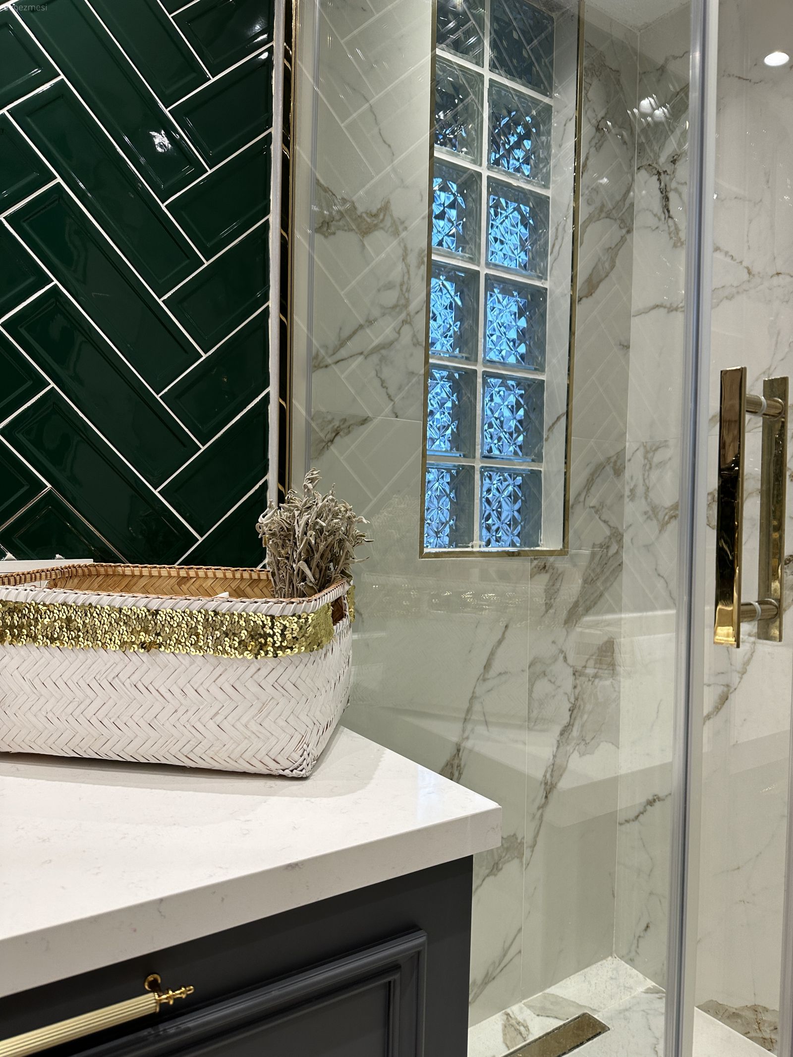 Banyo, Yeşil, Antrasit  , Altın, Beyaz, Duşakabin, Banyo dolabı, Shaker kapaklı dolaplar, Mutfak, Banyo seramikleri