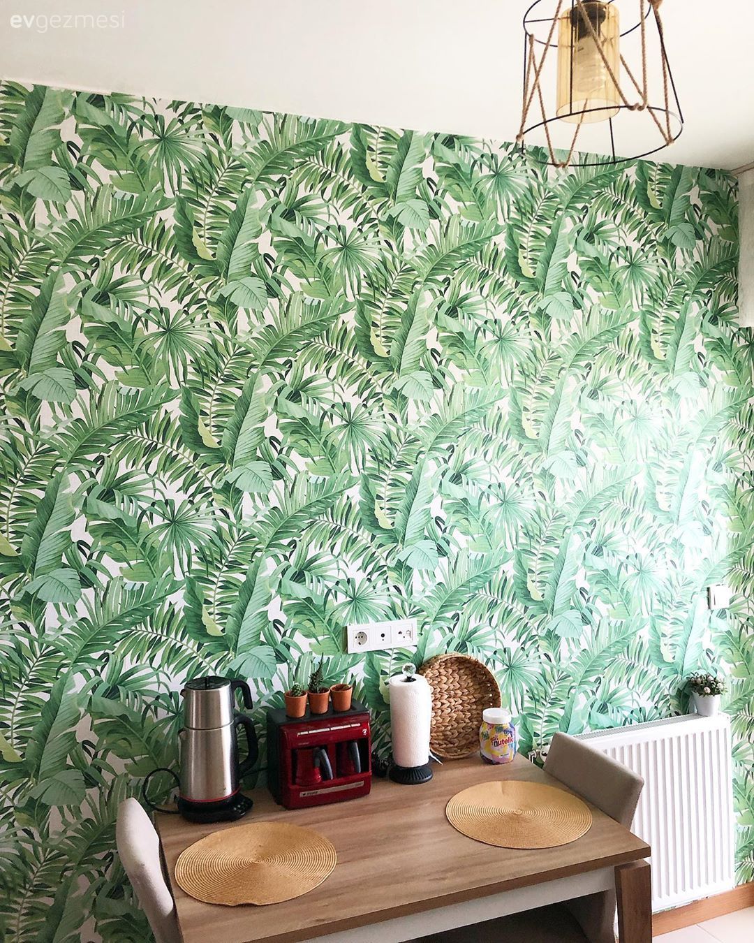 Mutfak, Mutfak duvar dekorasyonu, Duvar kağıdı, Duvar dekorasyonu, Yeşil, Beyaz, Mutfak masası, Ahşap masa, Sandalye, Mutfak Avize Modelleri