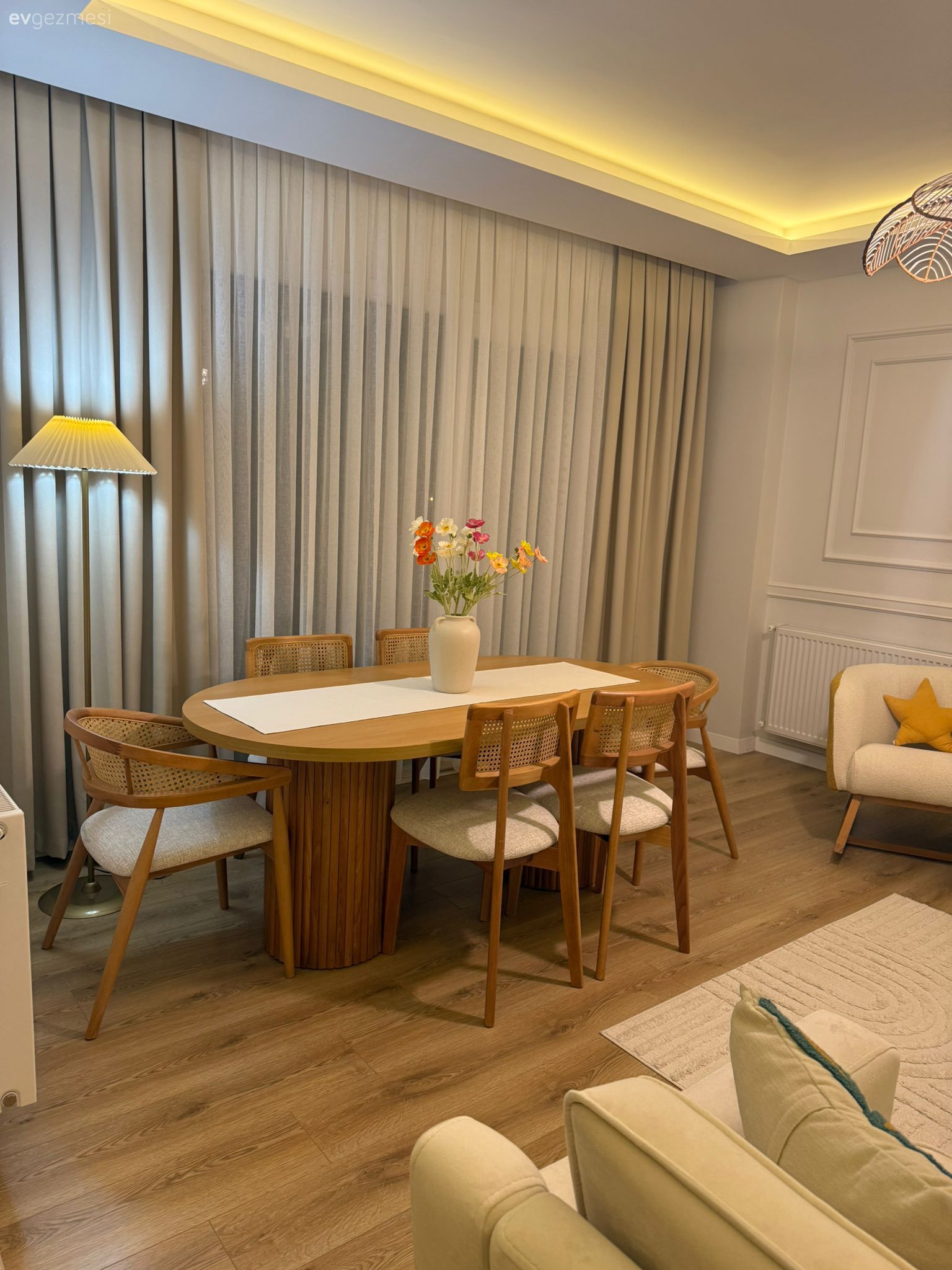 Bu Hatay Evinin Salonu Hem Sıcaklığı Veriyor Hem Ferahlığı