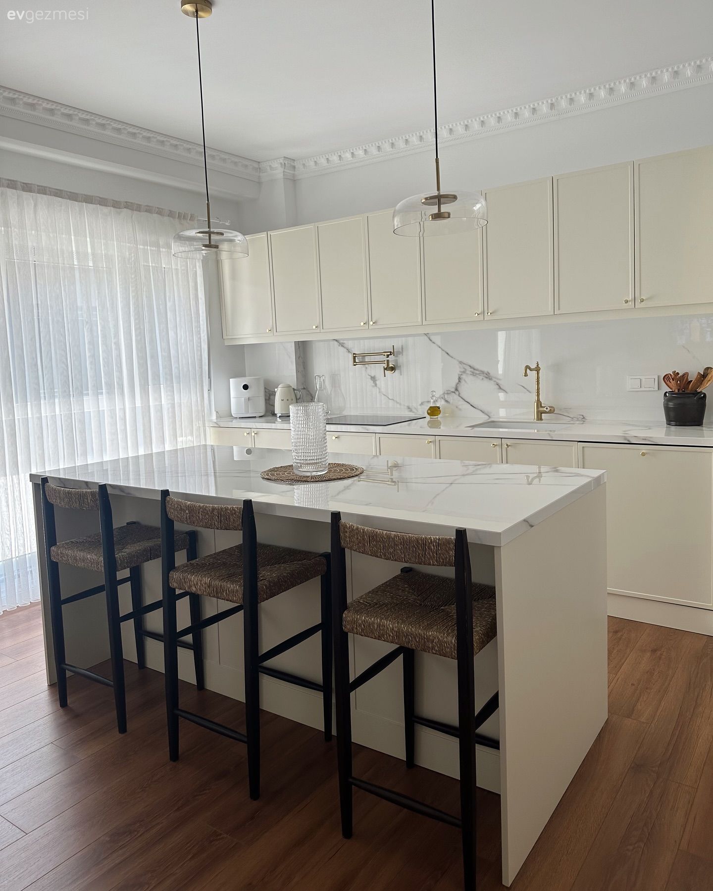 Ferah Tonlardan Şaşmayan Bu Ev Yeniliklere Hep Açık!