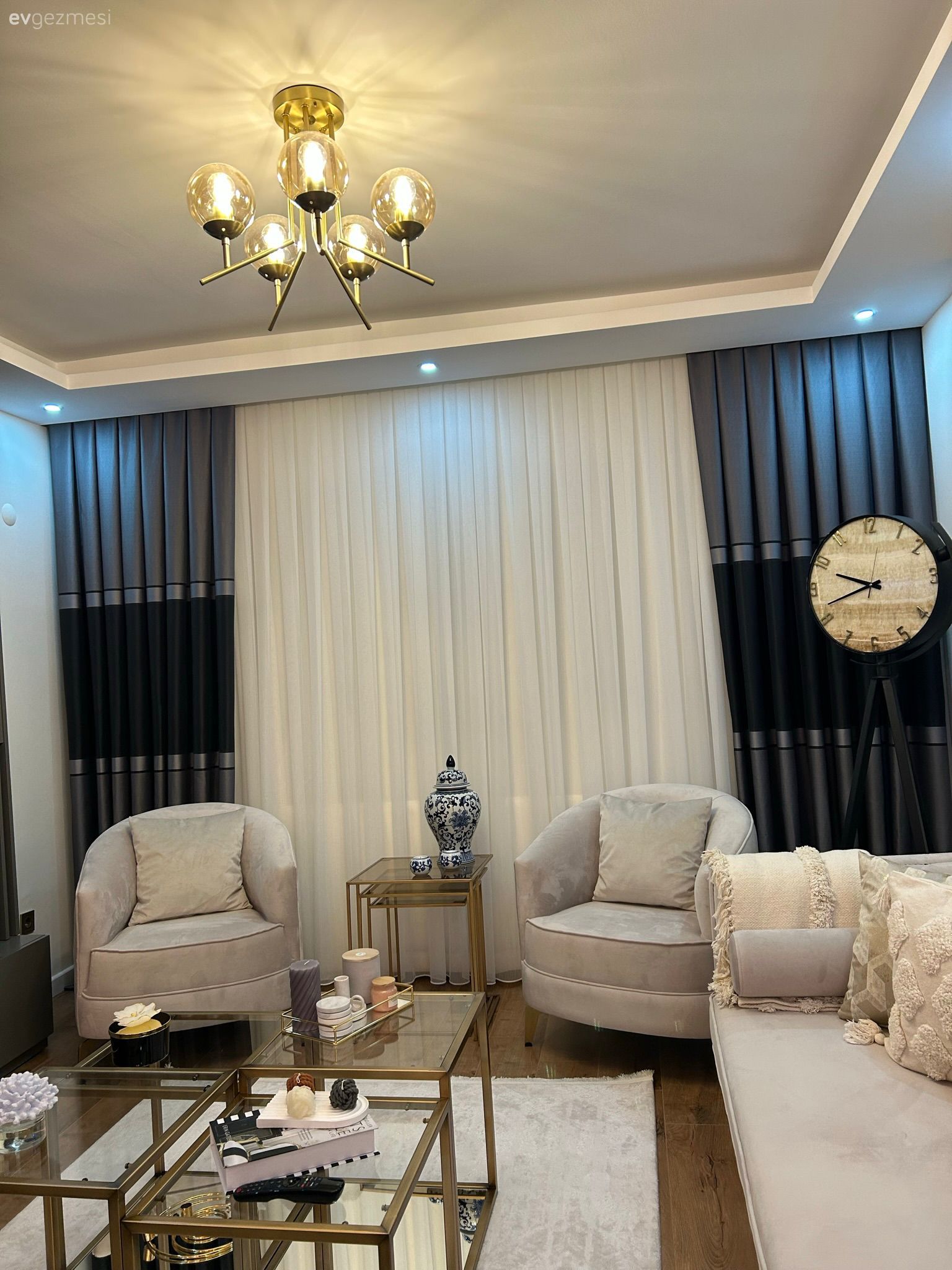 İzmir'deki Bu Evde Tamamlayıcı Parçalar Cazibe Kaynağı