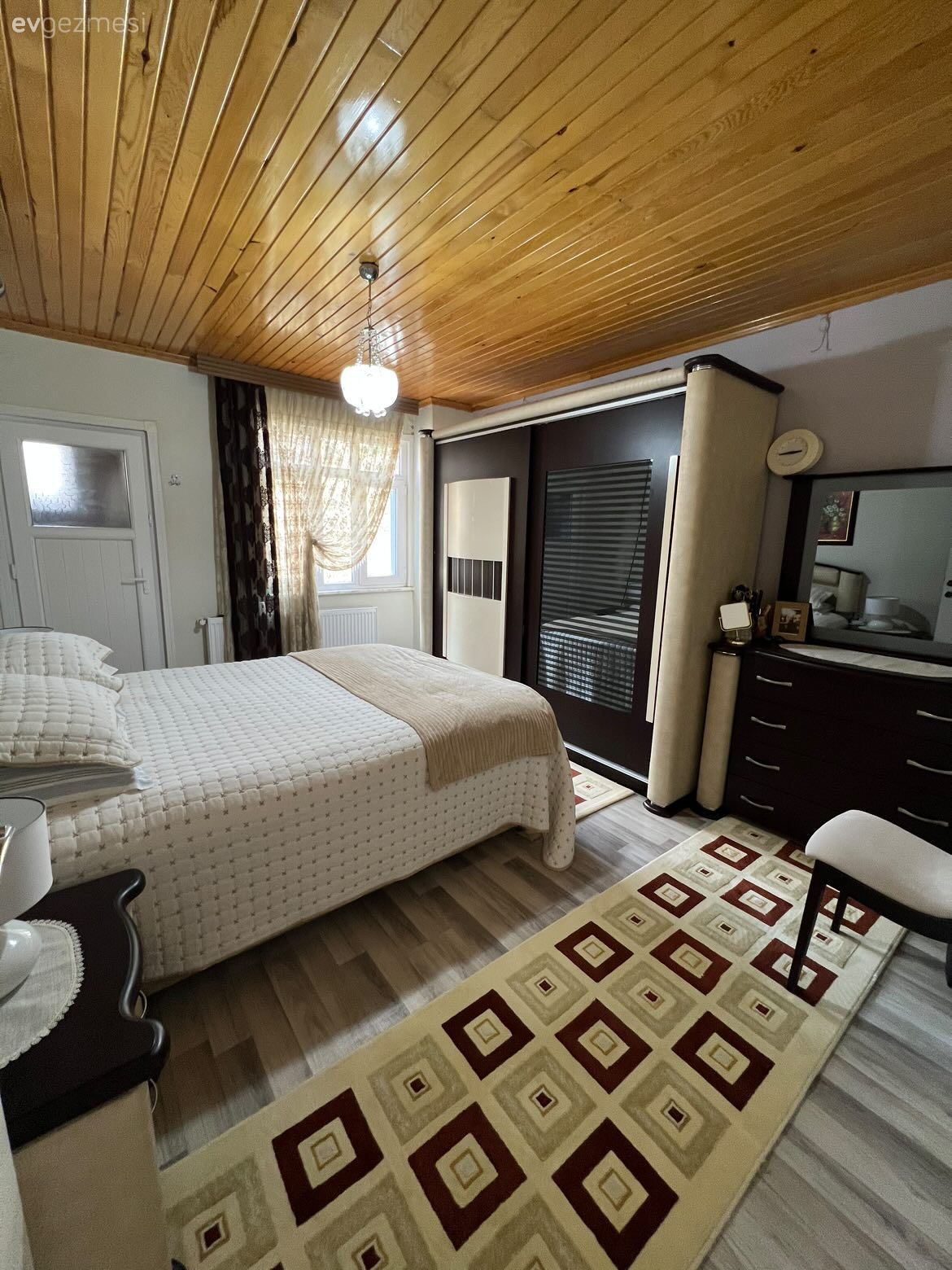 Yatak Odası, Ahşap Mobilya, Köy evi, Tavan dekorasyon