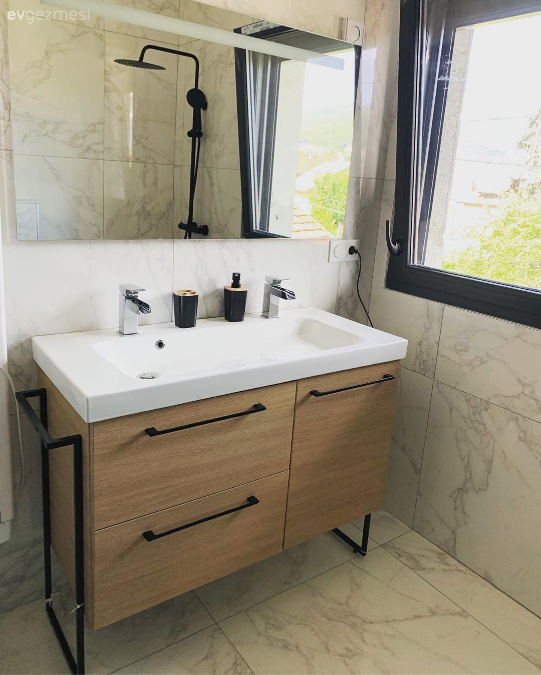 Banyo, Kahverengi, Beyaz, Banyo seramikleri, Banyo dolabı, Banyo aynası