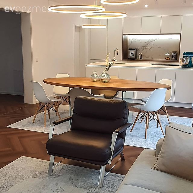 Oval Formlar Bu Evin Gösterişine Biraz Da Samimiyet Eklemiş