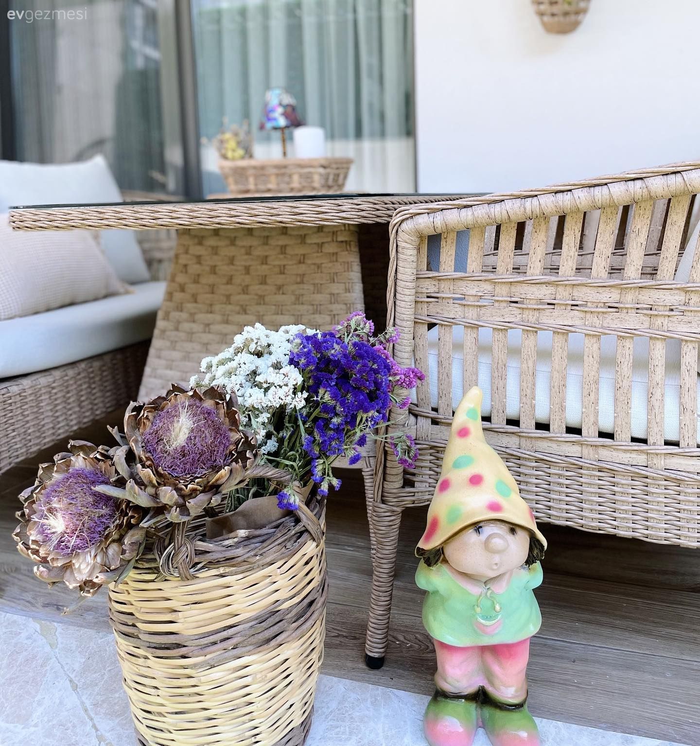 Ev Gezmesi: Güzel Havanın Tadını Çıkarmalık Bir Veranda!