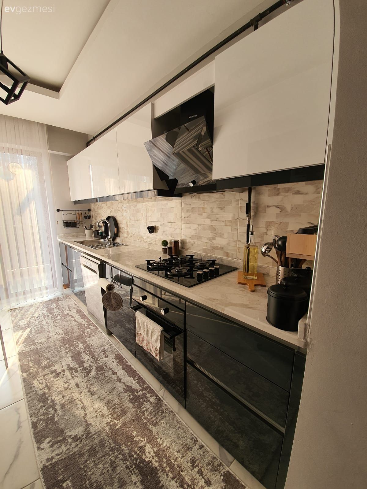 Bu Evde Modern Stil Natürel Detaylarla Sıcaklık Kazanmış!