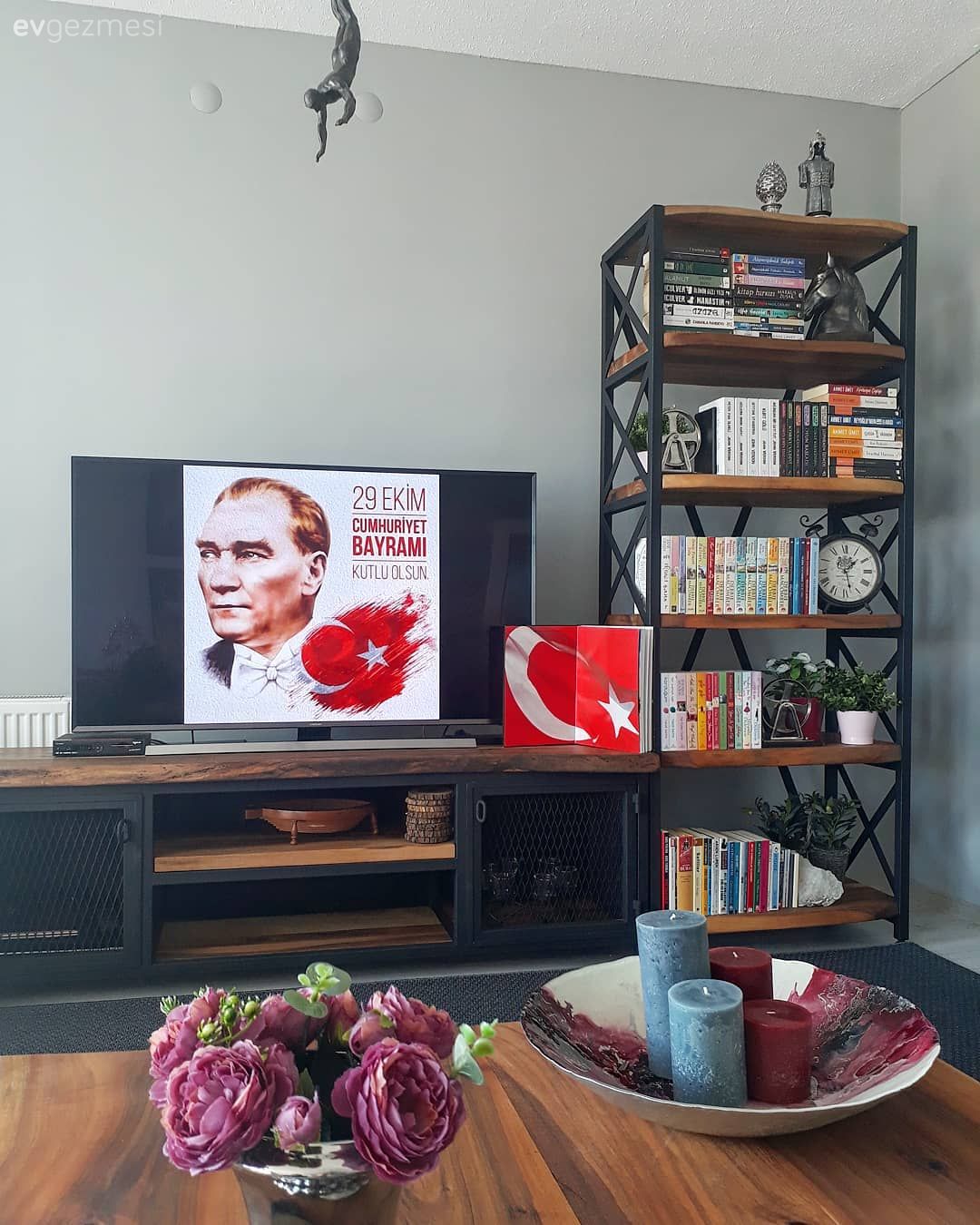 Salon, Siyah, Ahşap Mobilya, Kitaplık, Tv ünitesi, Orta sehpa, Sehpa, Mum, Sehpa üstü aksesuarı, Ev Aksesuar, Dekoratif Objeler