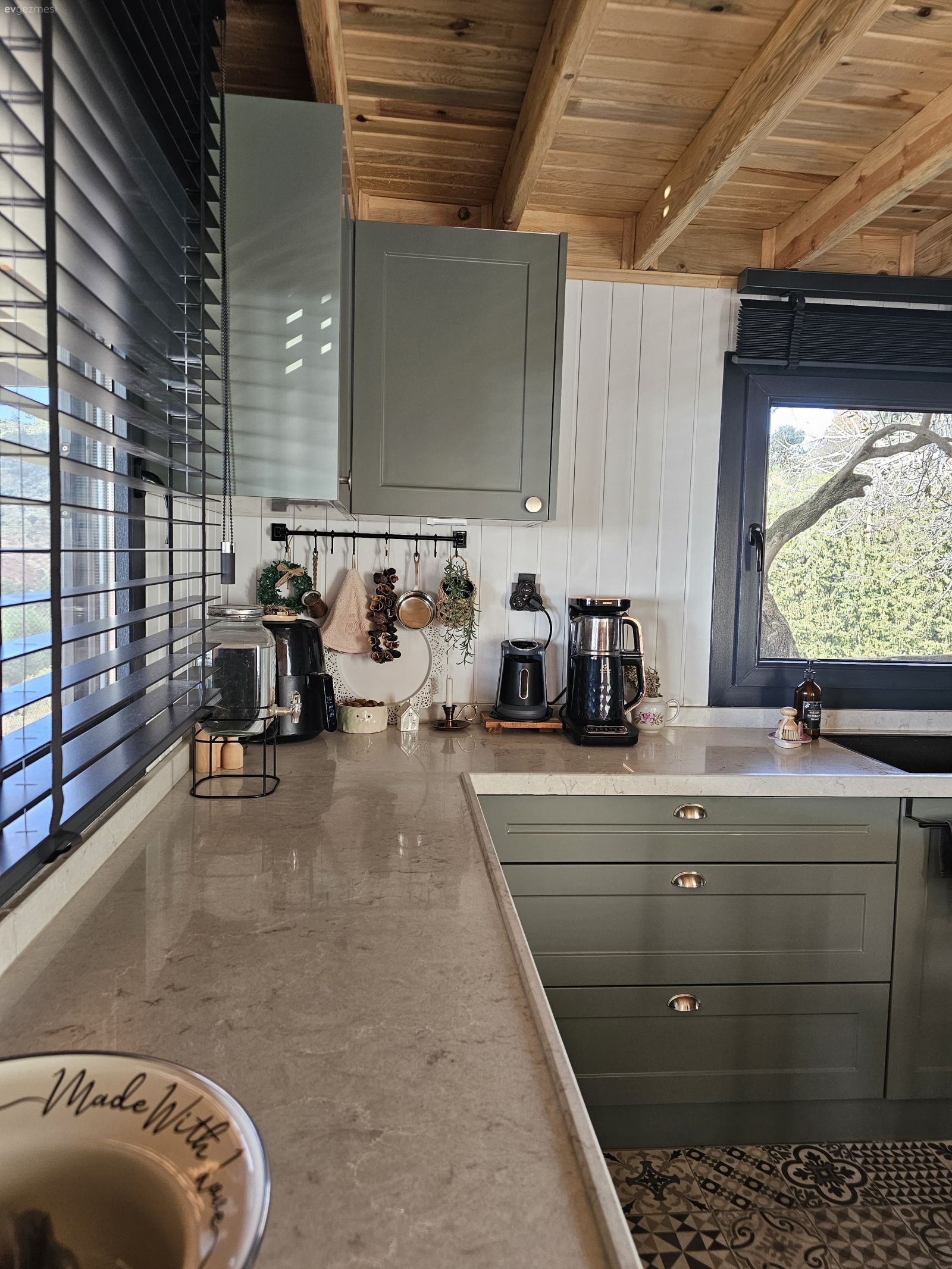 Dağ Köyünde Ahşabın Sıcak Sesi: Aydın'da İki Katlı Bir Köy Evi!