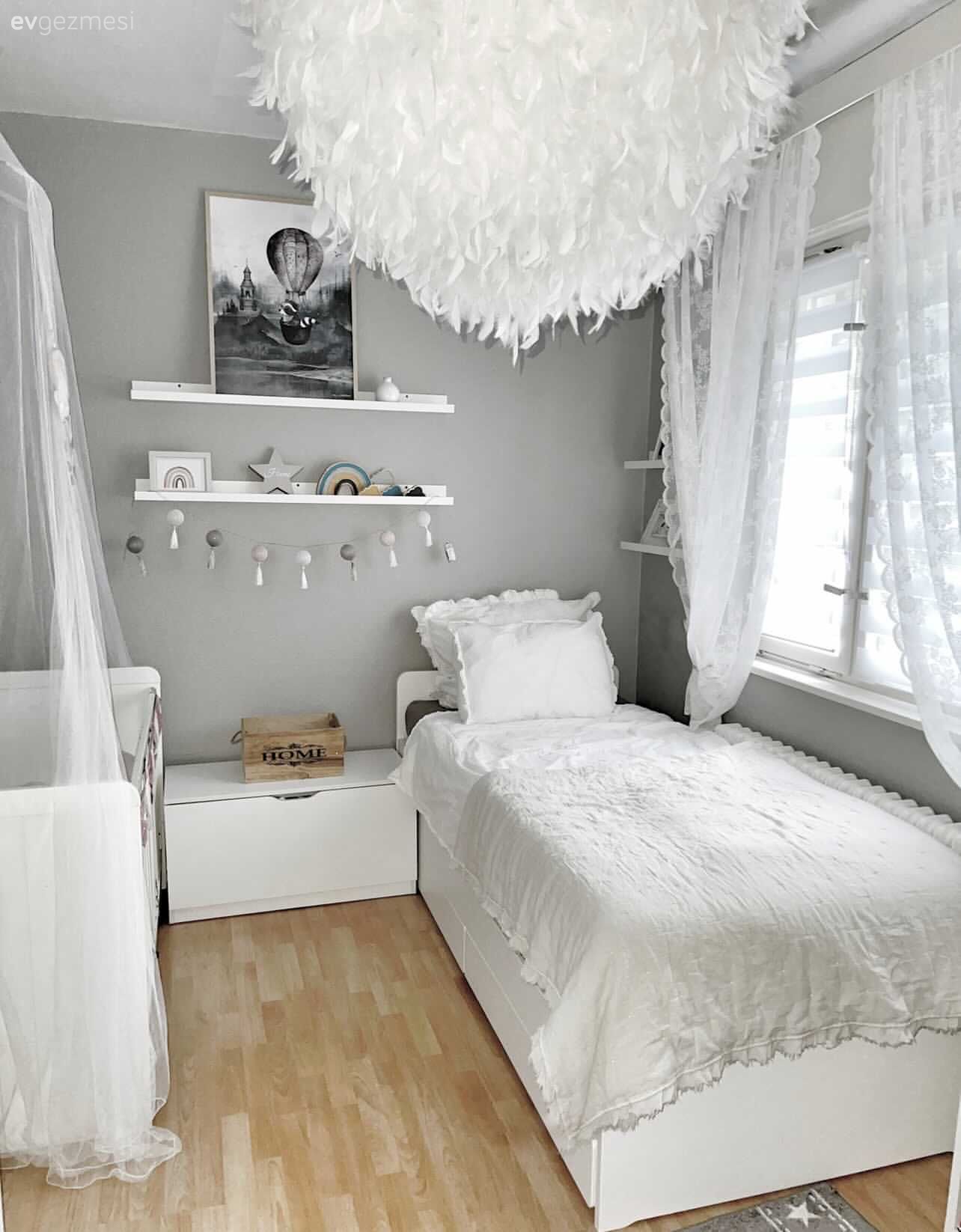 Çocuk Odası, Beyaz, Gri, Beşik, Bebek odası, Komodin, Duvar rafı, Duvar dekorasyonu, Tül perde, Perde, Avize, Aydınlatma