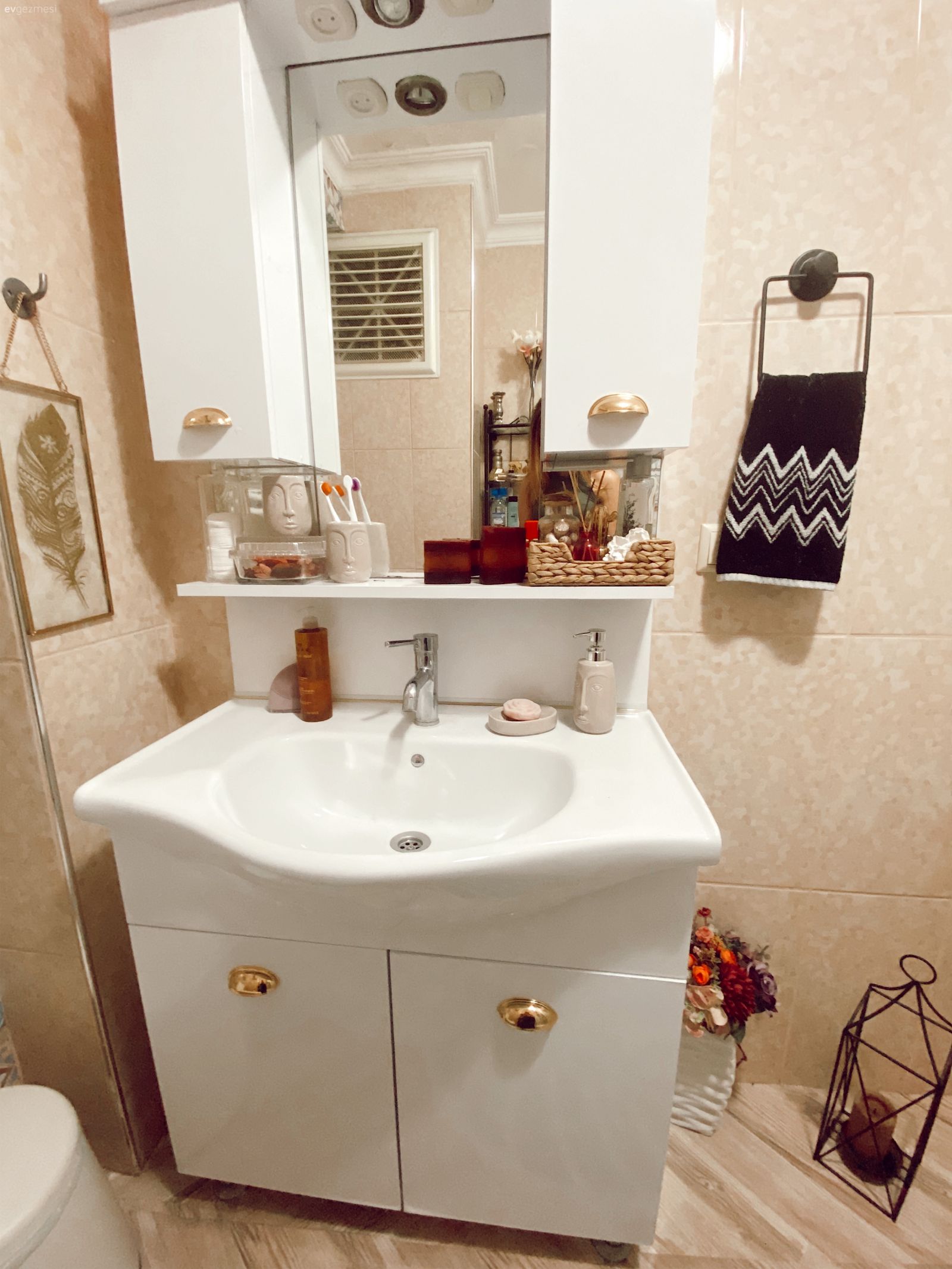 Banyo, Beyaz, Banyo dolabı, Banyo aynası, Banyo aksesuarları