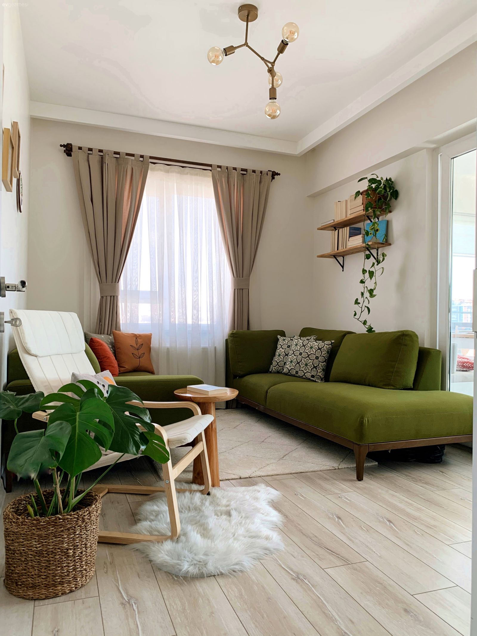 Küçük Bir Oturma Odası Daha Büyük Gösterilir?