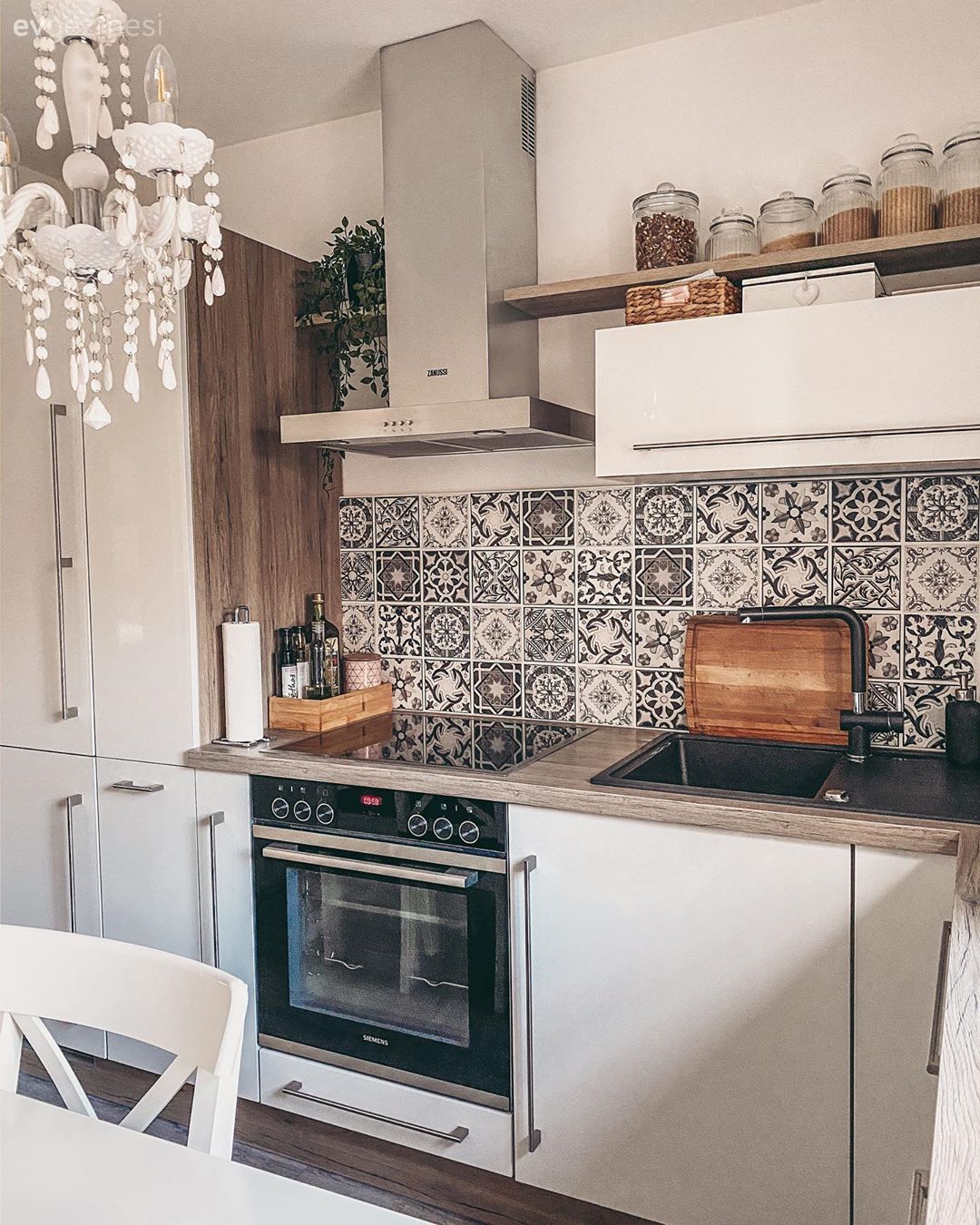 Mutfak, Modern rustik, Beyaz, Siyah, Kahverengi, Mutfak tezgahı, Mutfak tezgah arası, Tezgah arası seramik, Davlumbaz, Mutfak aksesuarları, Ankastre