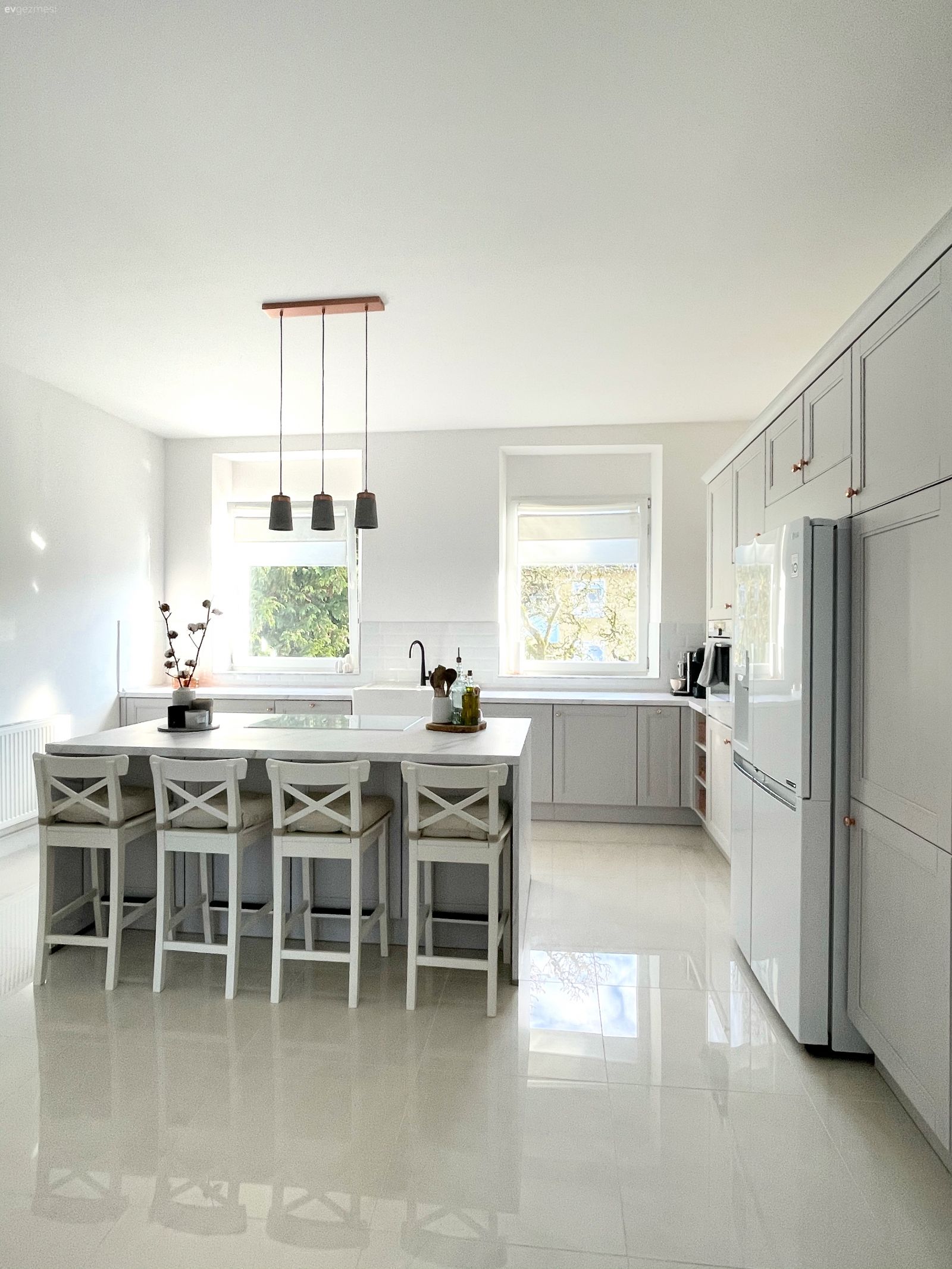 Amerikan Mutfak, Mutfak, Beyaz, Sandalye, Ada mutfak, Mutfak tezgahı, Mutfak tezgah arası, Sarkıt, Aydınlatma, Mutfak Avize Modelleri