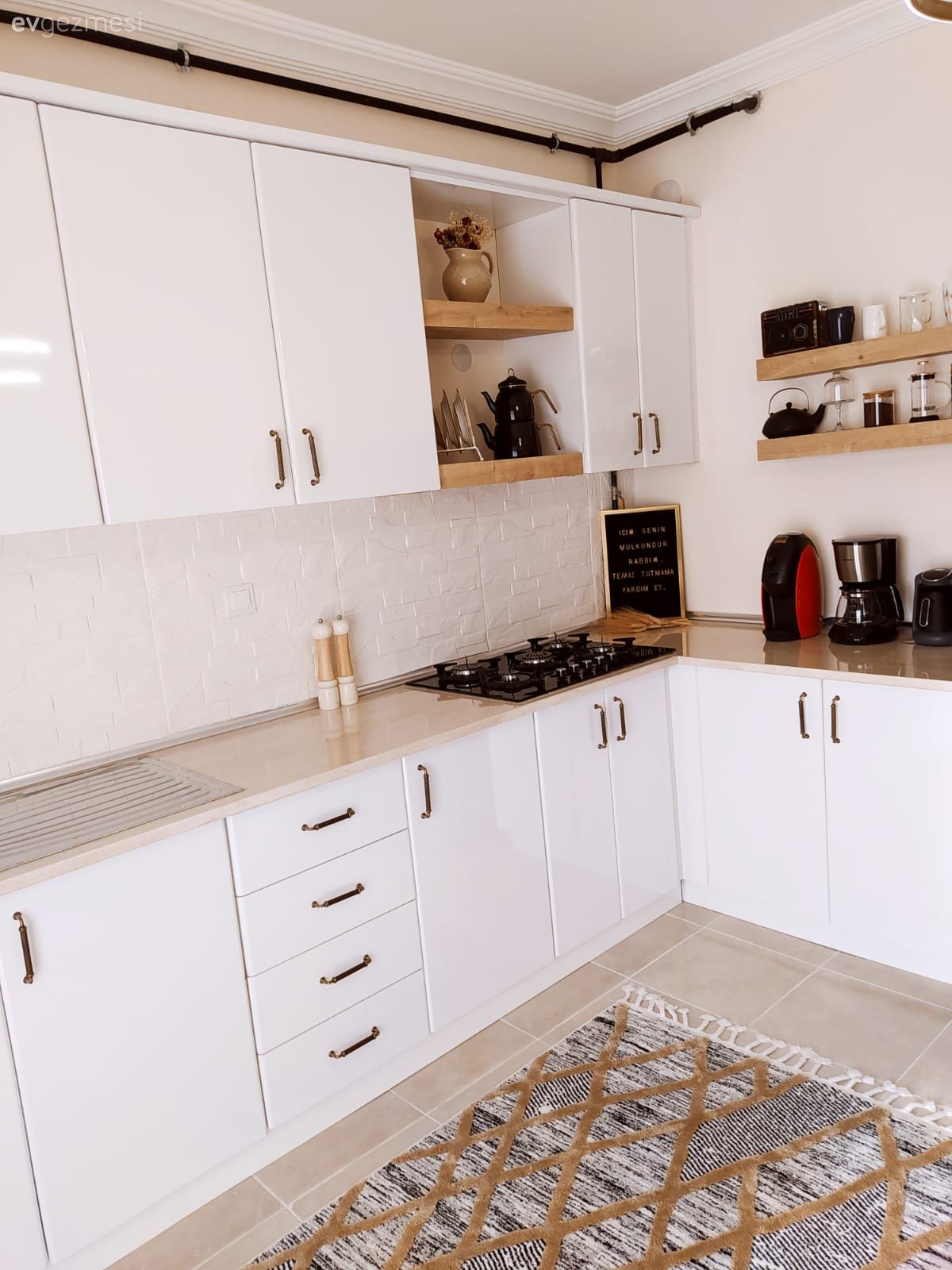 Mutfak, Beyaz mutfak, Mutfak tezgahı, Mutfak tezgah arası, Tezgah arası seramik, Mutfak Avize Modelleri, Mutfak aksesuarları
