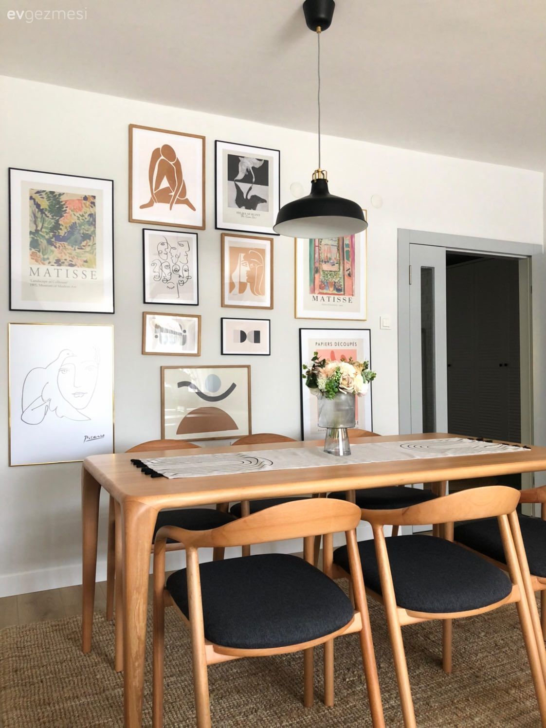 Yemek Odası, Ahşap Mobilya, Modern, Sandalye, Yemek masası, Tablo, Duvar dekorasyonu, Çerçeve, Sarkıt, Aydınlatma, Siyah, Jüt halı, Halı