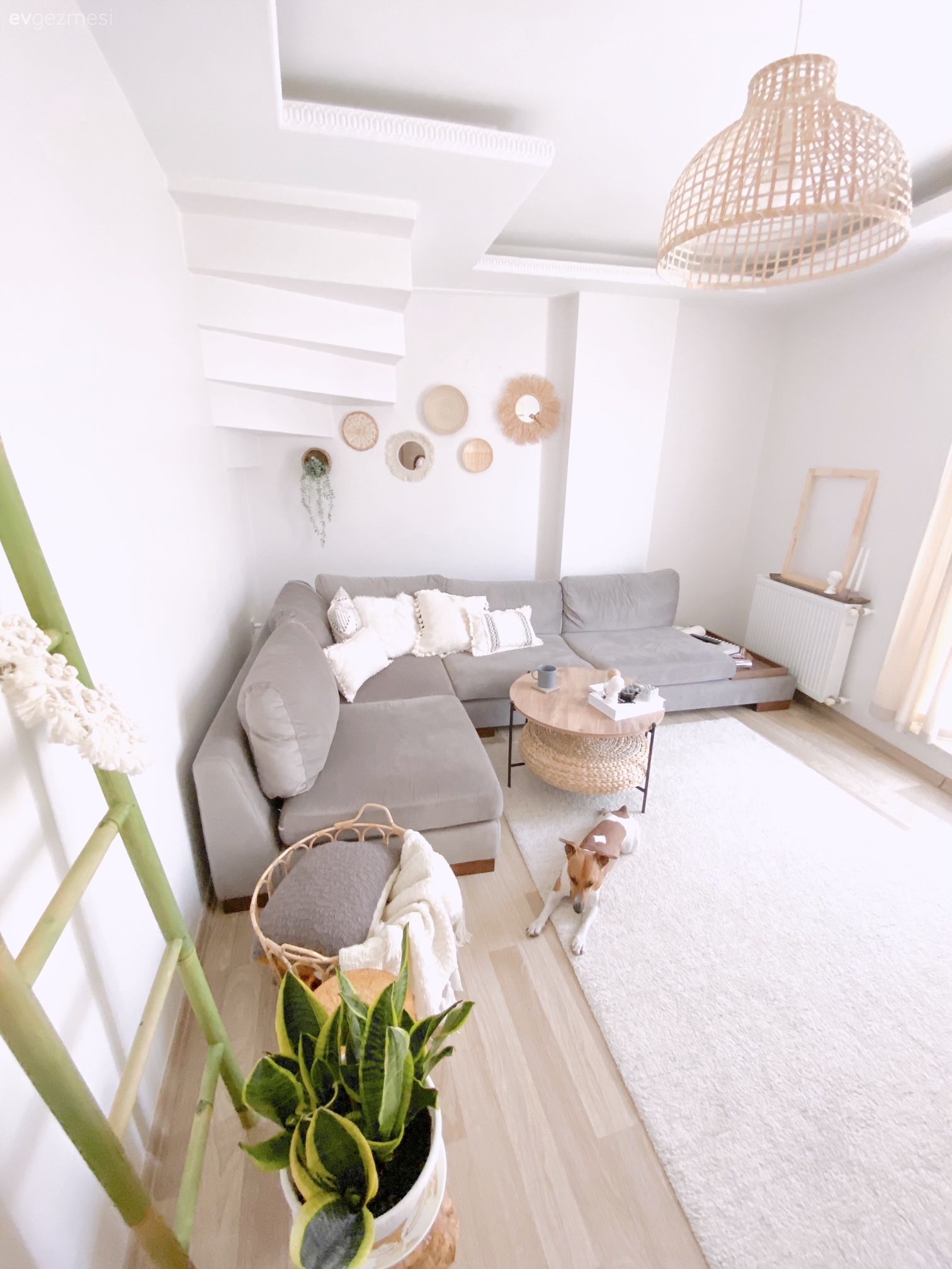 Bu Dekor Hem Sade Kalmak İstemiş Hem De Sıcak!