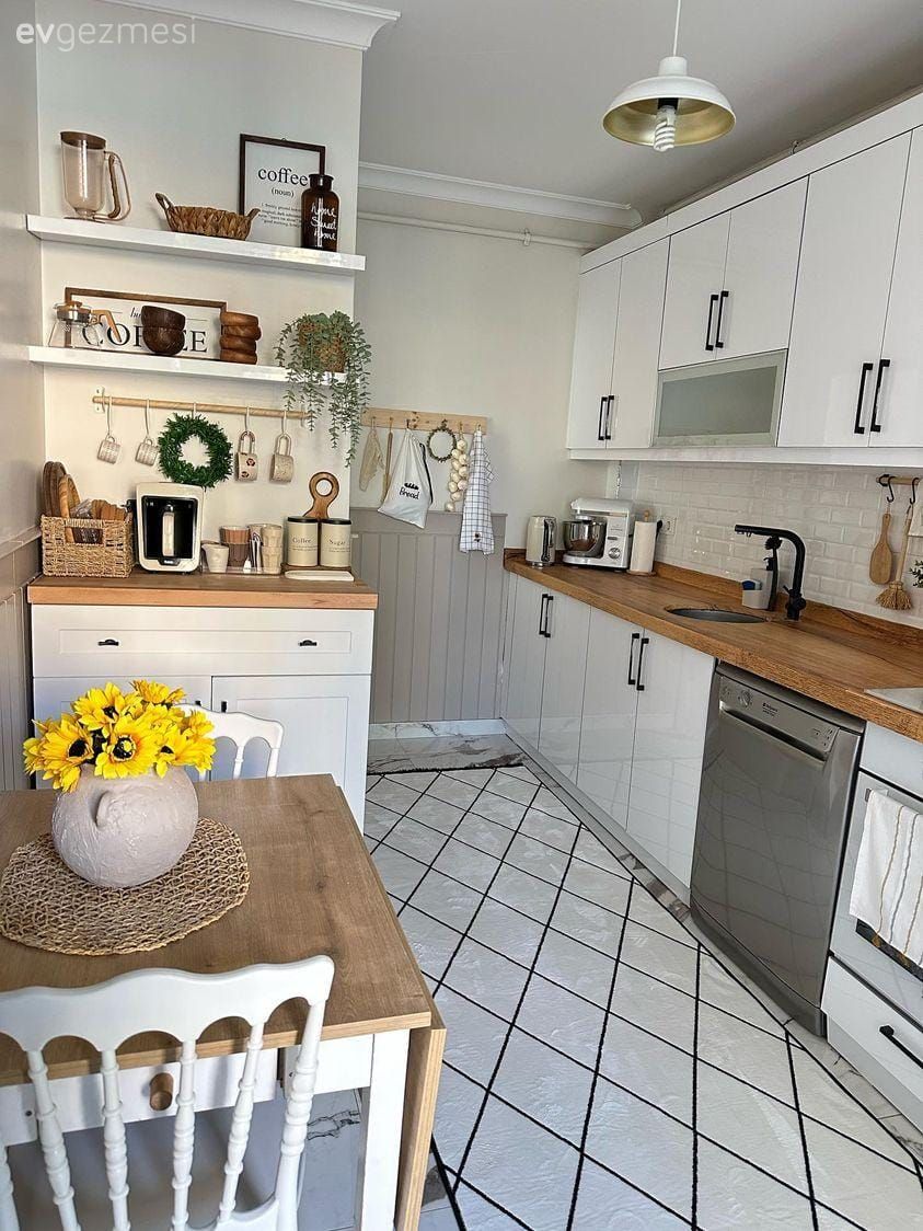 Yapışkan Folyo ve Çıtanın Gücünü Kanıtlayan Bir Mutfak!