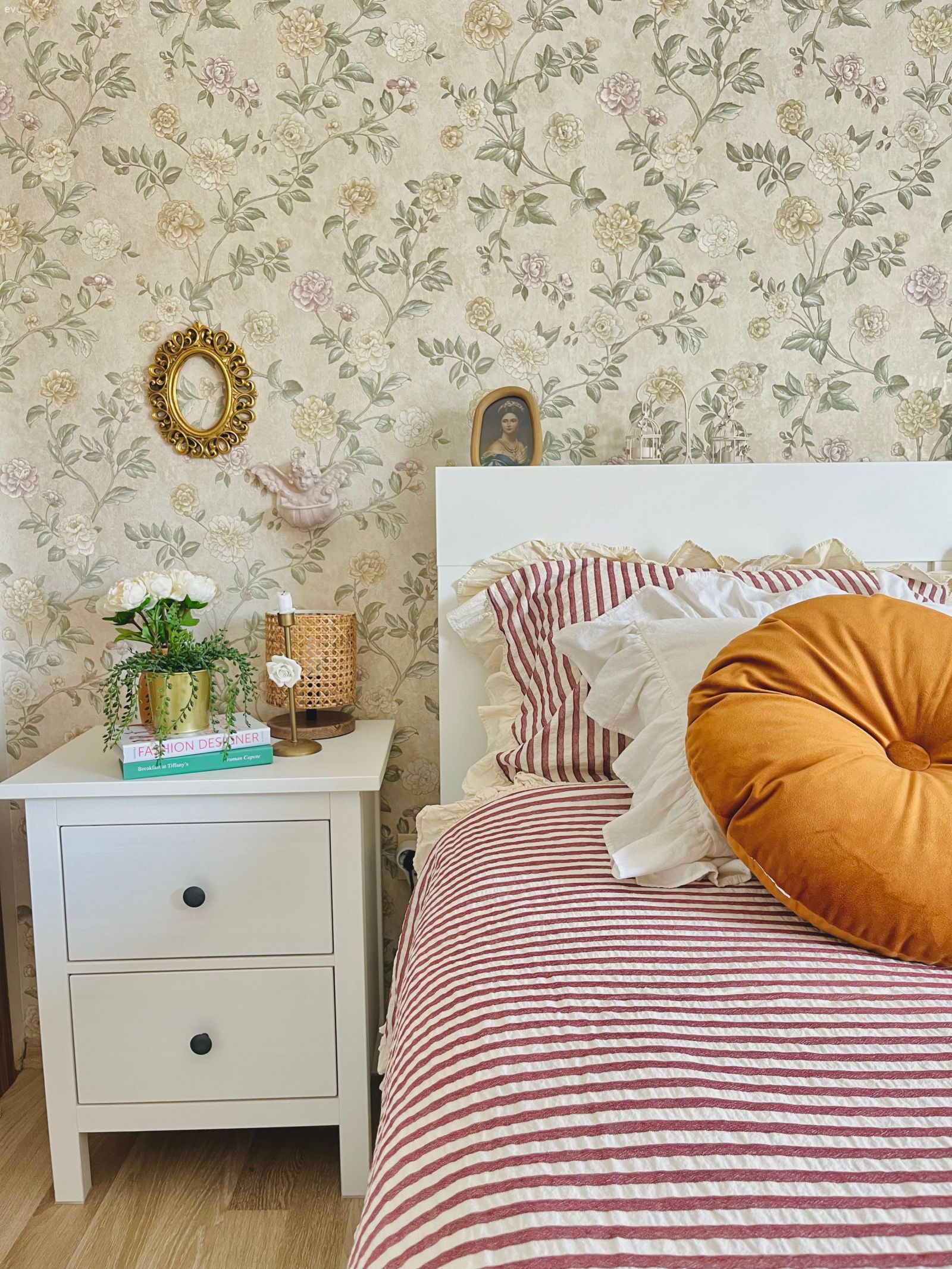 Öncesi&Sonrası: Desenli Duvar Kağıdı Dekora Çiçek Açtırmış!