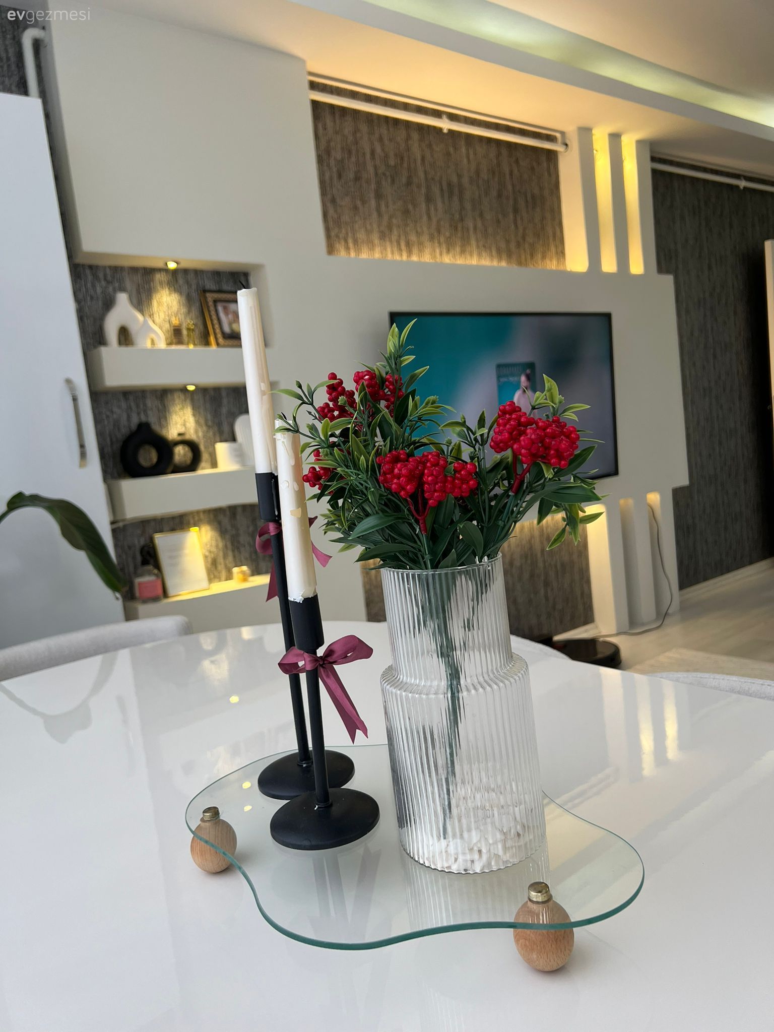 Tv ünitesi, Tv ünitesi aksesuarları, Ev Aksesuar, Dekoratif Objeler, Led aydınlatma, Aydınlatma, Modern