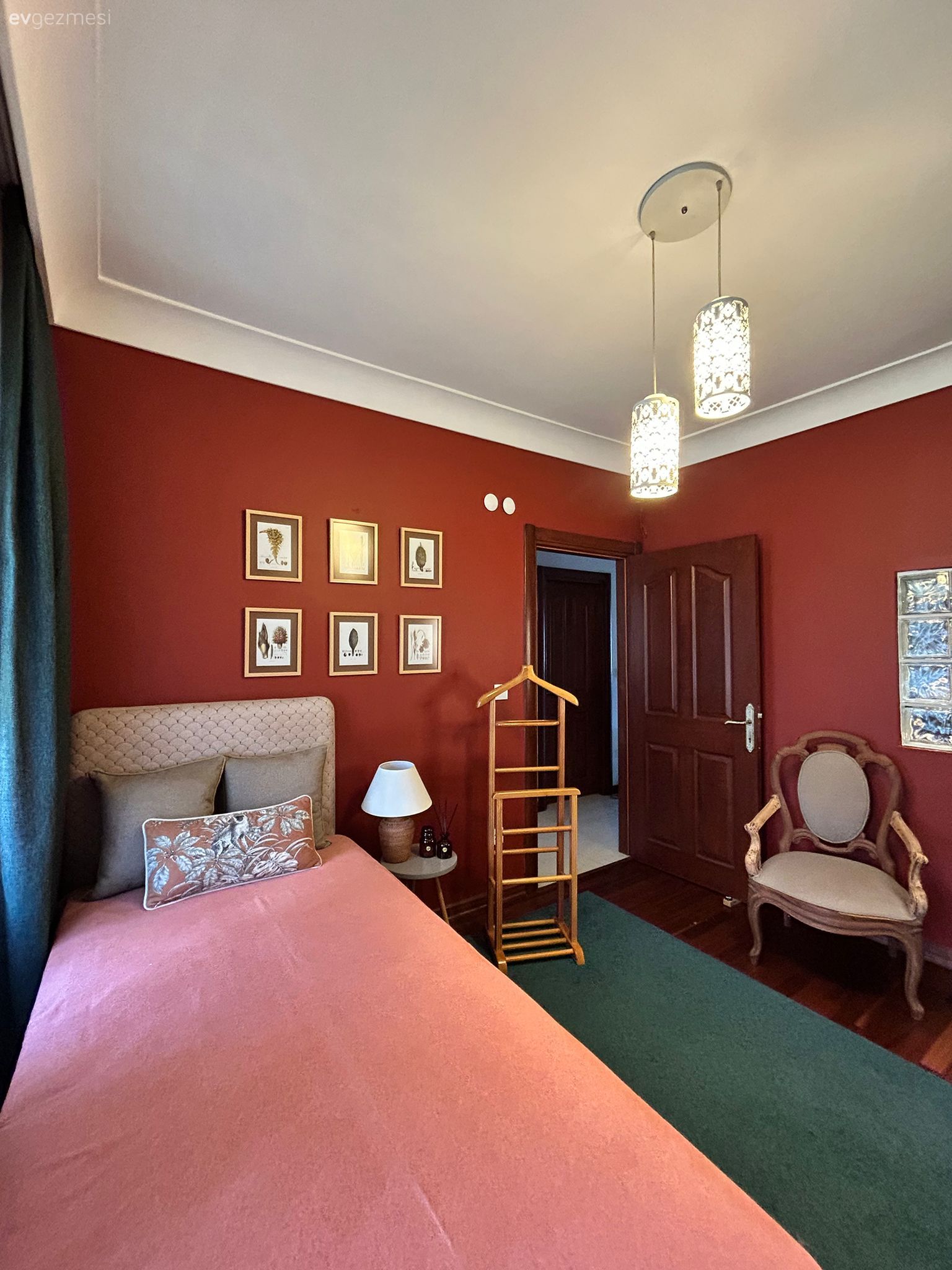 Denize Komşu Bu Dubleks Evde Özenli Detaylar Göze Çarpıyor