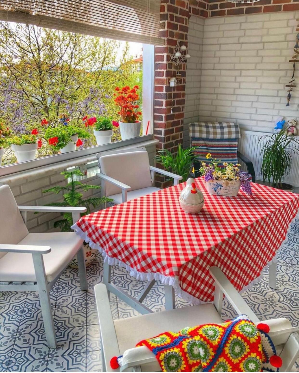 Güneş Alan Balkona Gölgelik Alan Sağlamanın Farklı Yolları!