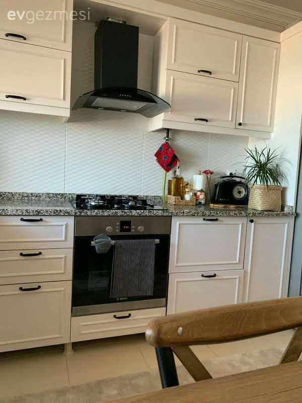 Monoton Yüzünden Boya İle Kurtulan Bu Mutfak Şimdi Çok Ferah