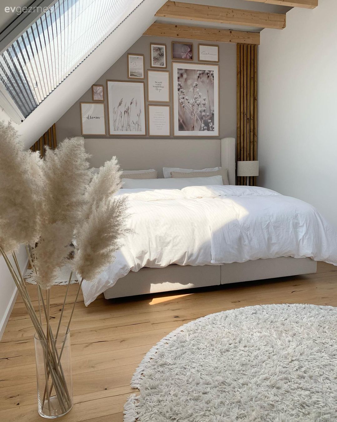 Bu Müstakil Evde Beyaz ve Ahşap Arasından Su Sızmıyor