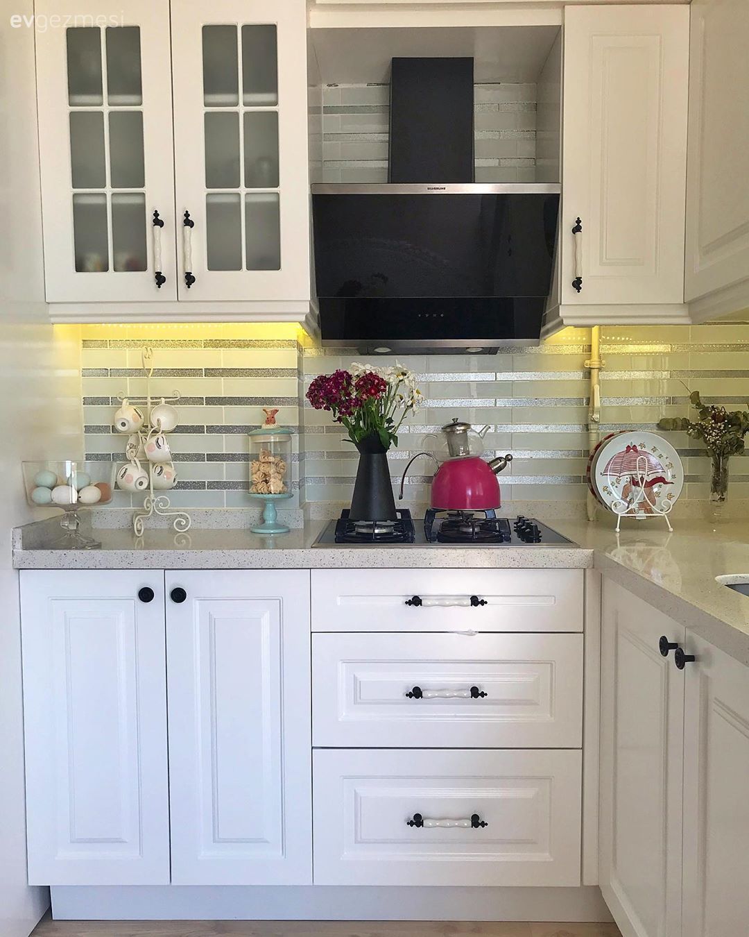 Biraz Country Biraz Klasik: Bu Keyifli Evin Dekoru Pek Zarif!