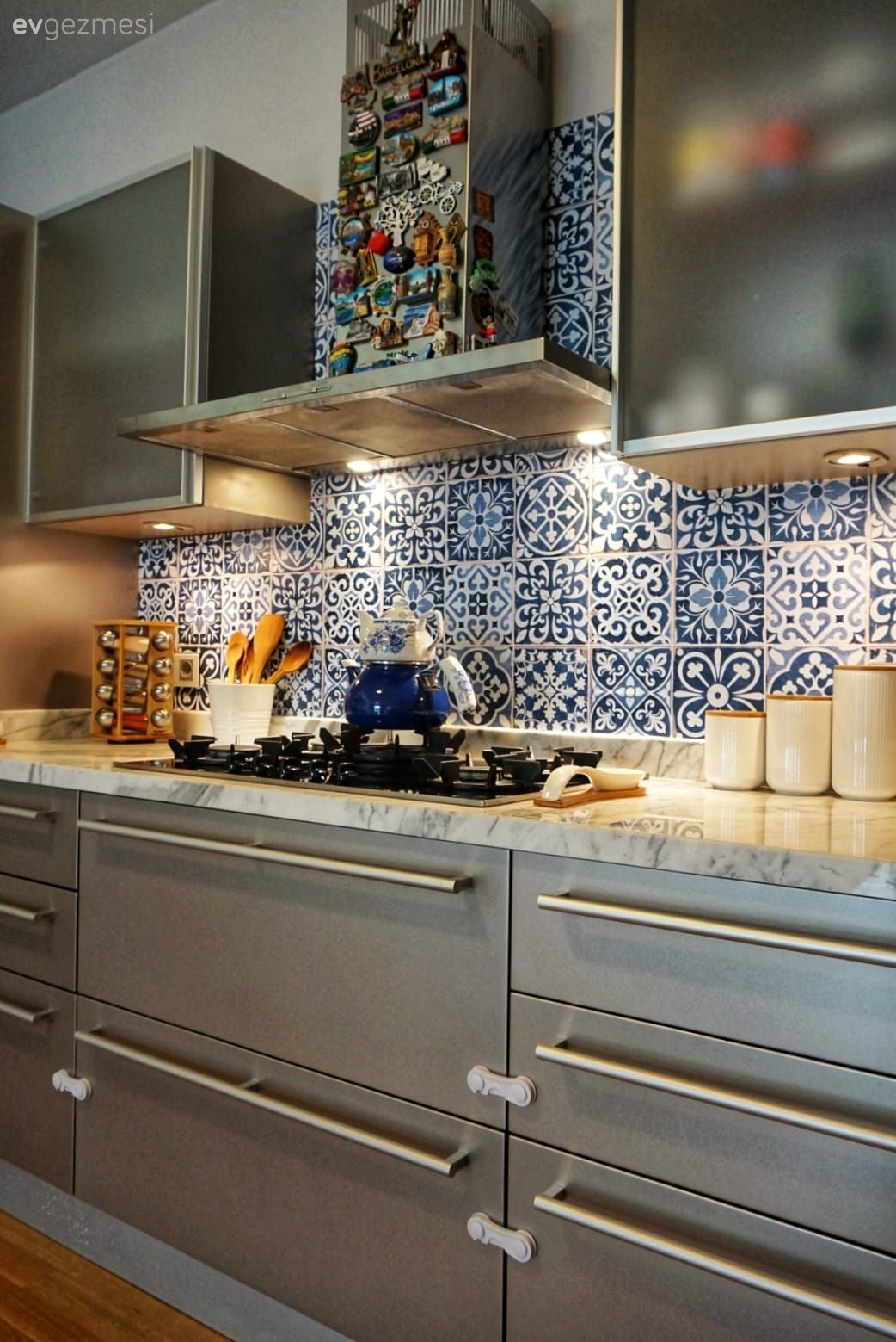 Mutfak, Gri, Mavi, Beyaz, Mutfak tezgahı, Mutfak tezgah arası, Tezgah arası seramik, Davlumbaz, Mutfak aksesuarları, Parke