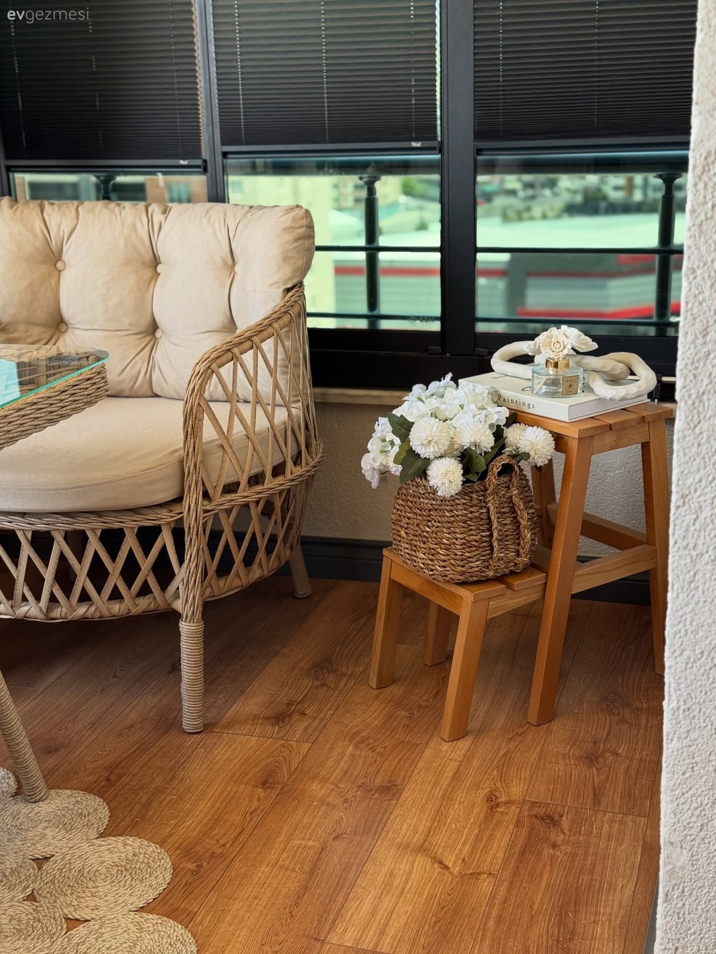 Bu Kayseri Balkonu Camın Ardına Saklanmış Sıcak Bir Köşe