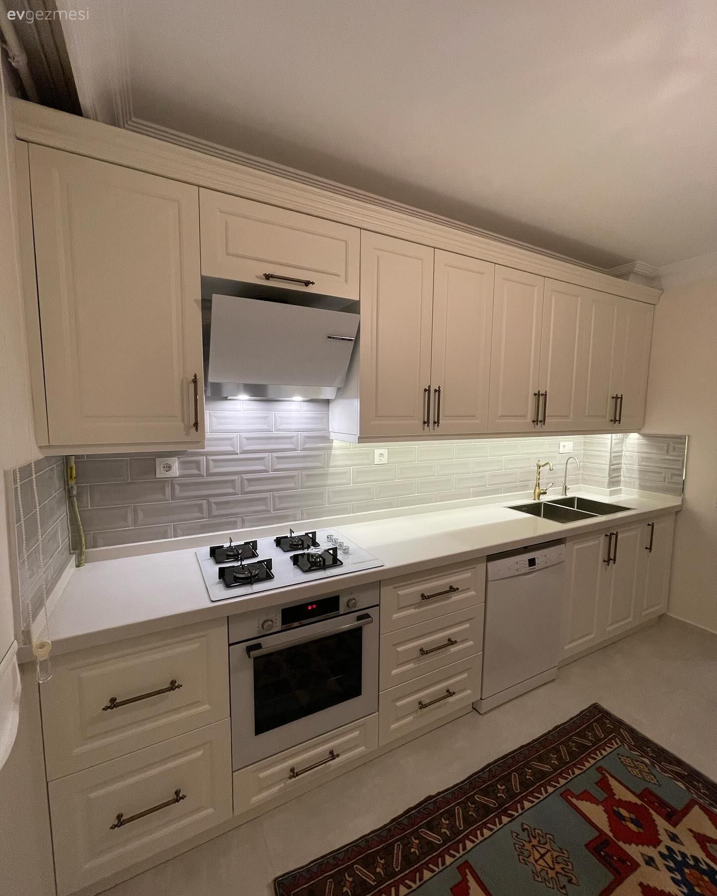 Öncesi&Sonrası: Beyazla Tanışan Bu Mutfak Şimdi Çok Daha Keyifli!