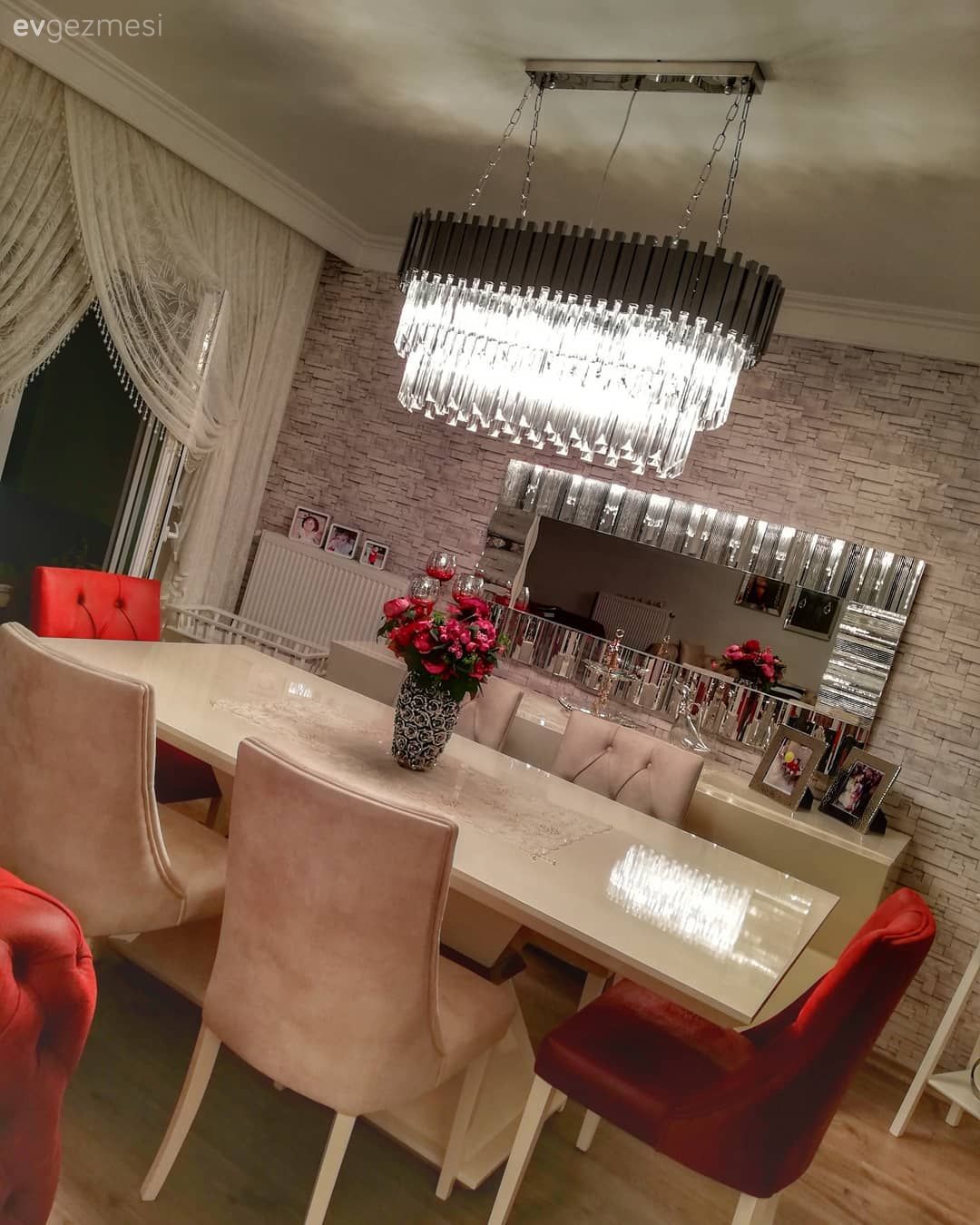 Bu Ev Klasik Stili ve Güçlü Renkleriyle Çok Şık