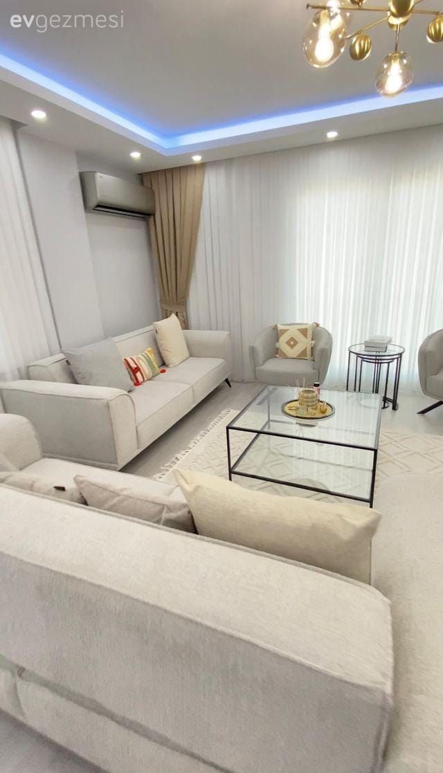 Salon, Bej, Beyaz, Gri, Siyah, Krem, Koltuk takımı, Tv ünitesi, Tv ünitesi aksesuarları, Ev Aksesuar, Cam orta sehpa, Orta sehpa, Halı, Salon halısı, Avize, Aydınlatma, Berjer, Spot aydınlatma, Kırlent, Ev tekstili