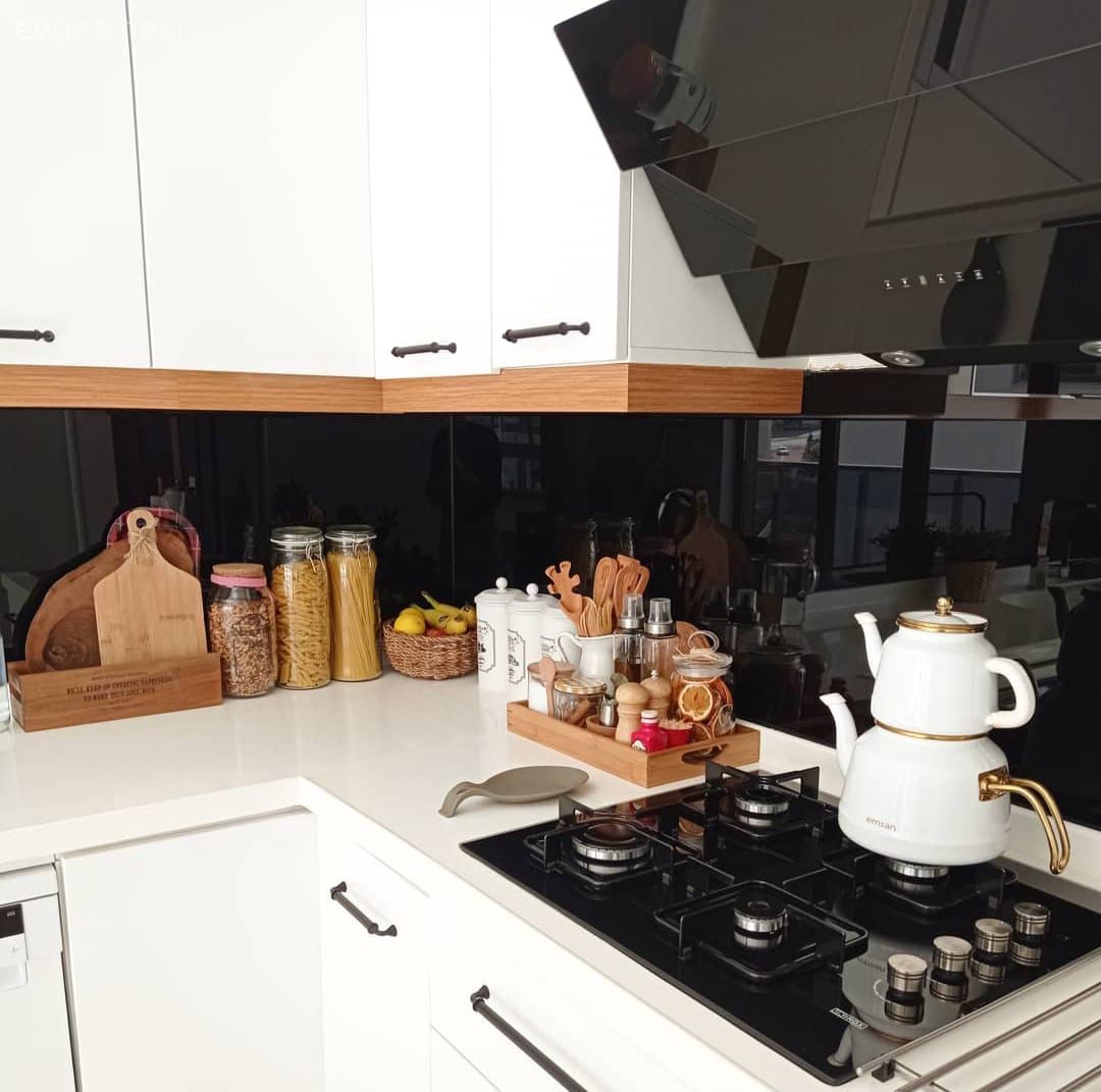 Mutfak, Beyaz, Siyah, Ahşap Mobilya, İskandinav, Mutfak tezgahı, Mutfak tezgah arası, Tezgah arası seramik, Ankastre, Davlumbaz