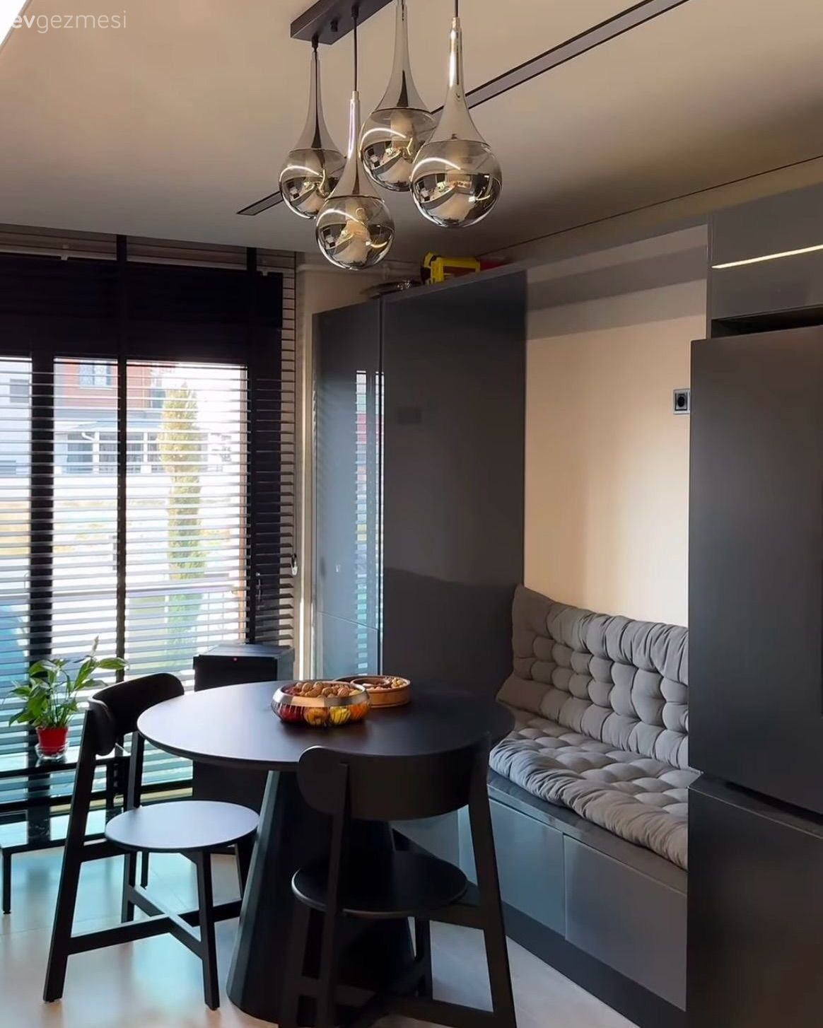 Bu Modern Mutfakta Oturma Köşesi İlgiyi Arttırmış