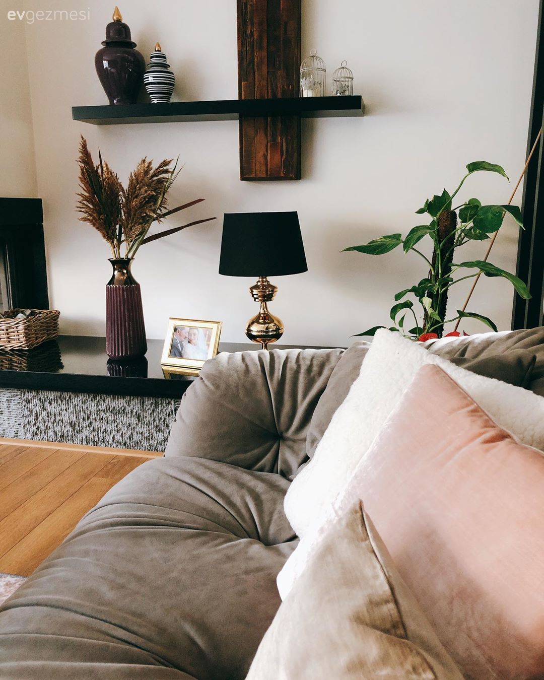 Bu İzmir Evinin İçinde Canlı Renkler Nöbetleşe Çalışıyor!