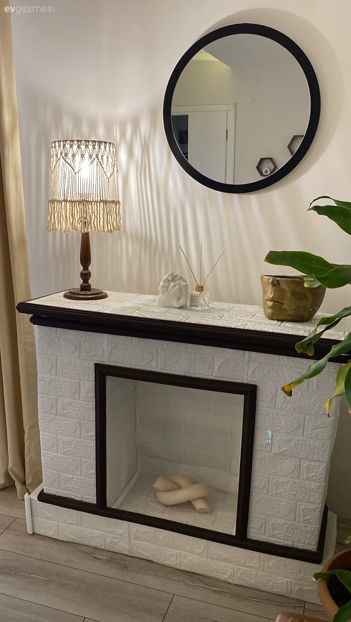 Beyaz, Siyah, Şömine, Abajur, Aydınlatma, Dekoratif Objeler, Ev bitkisi