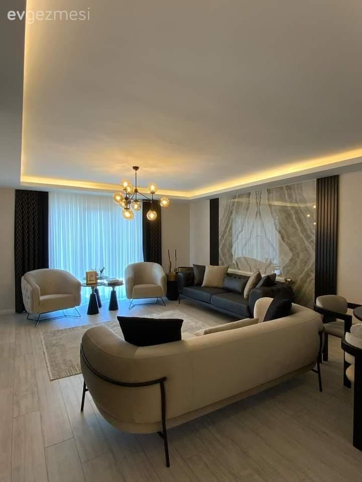 Bu Bursa Evinde Salon İddialı Mutfak da Sıcakkanlı