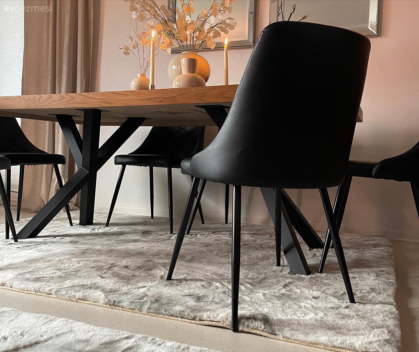 Bu Modern Evde Renk Paleti Tamamen Kontrast Üzerine!