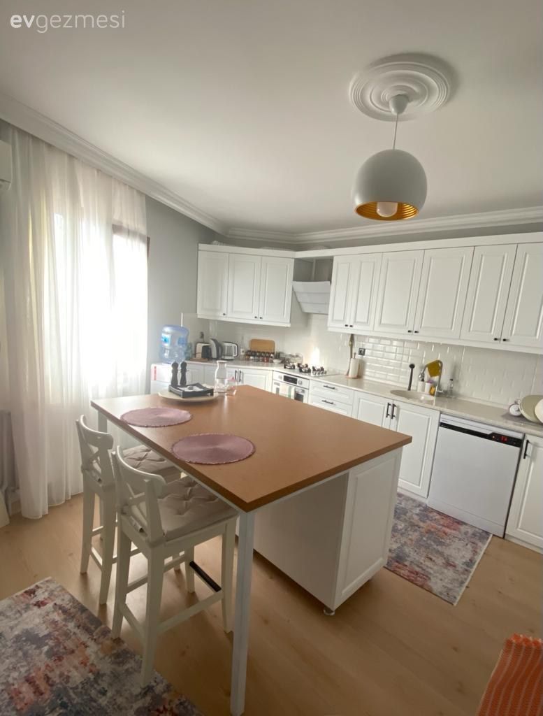 Mutfak, Beyaz mutfak, Beyaz ve ahşap mutfak, Mutfak Avize Modelleri, Parke, Mutfak perdesi, Mutfak masası, Sandalye, Ada mutfak, Mutfak tezgahı, Mutfak tezgah arası, Tezgah arası seramik, Metro seramik, Seramik