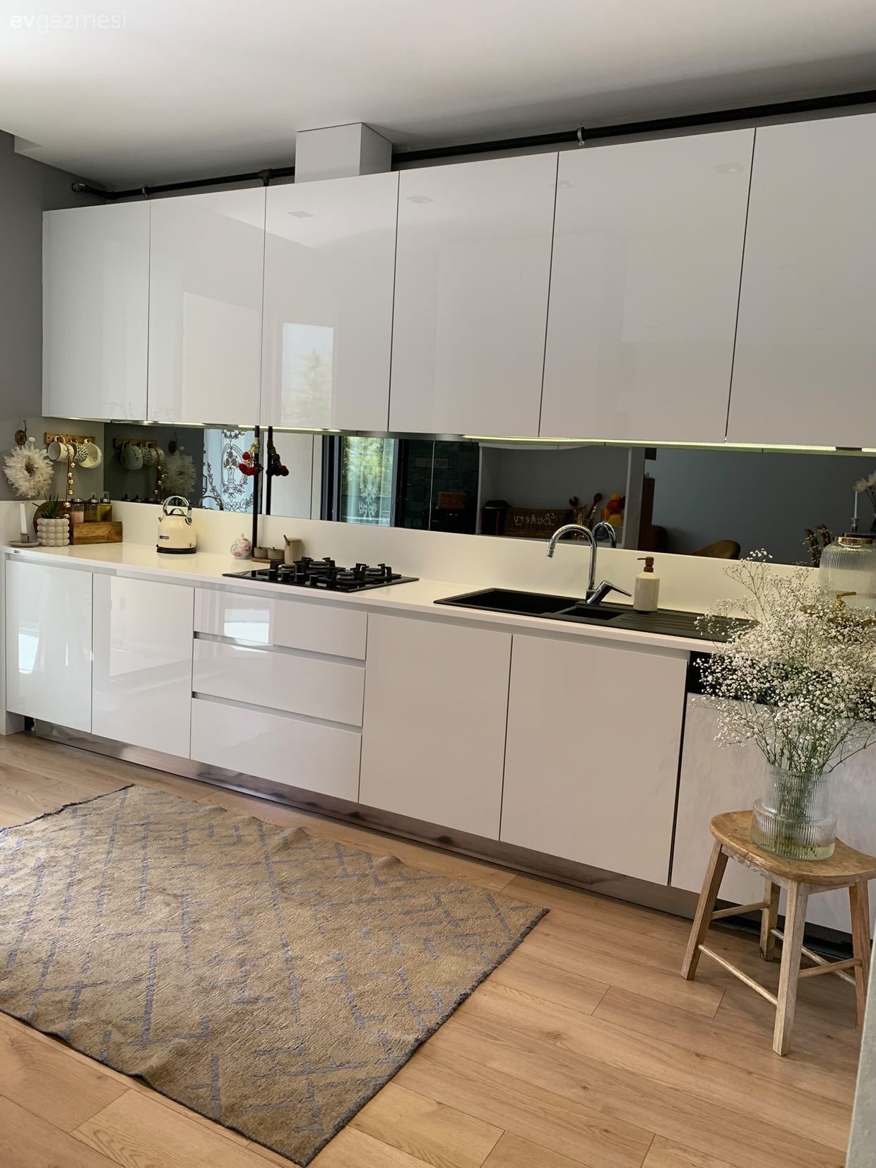 Bu Antalya Evi Modern Stili Country Eşliğinde Seviyor!