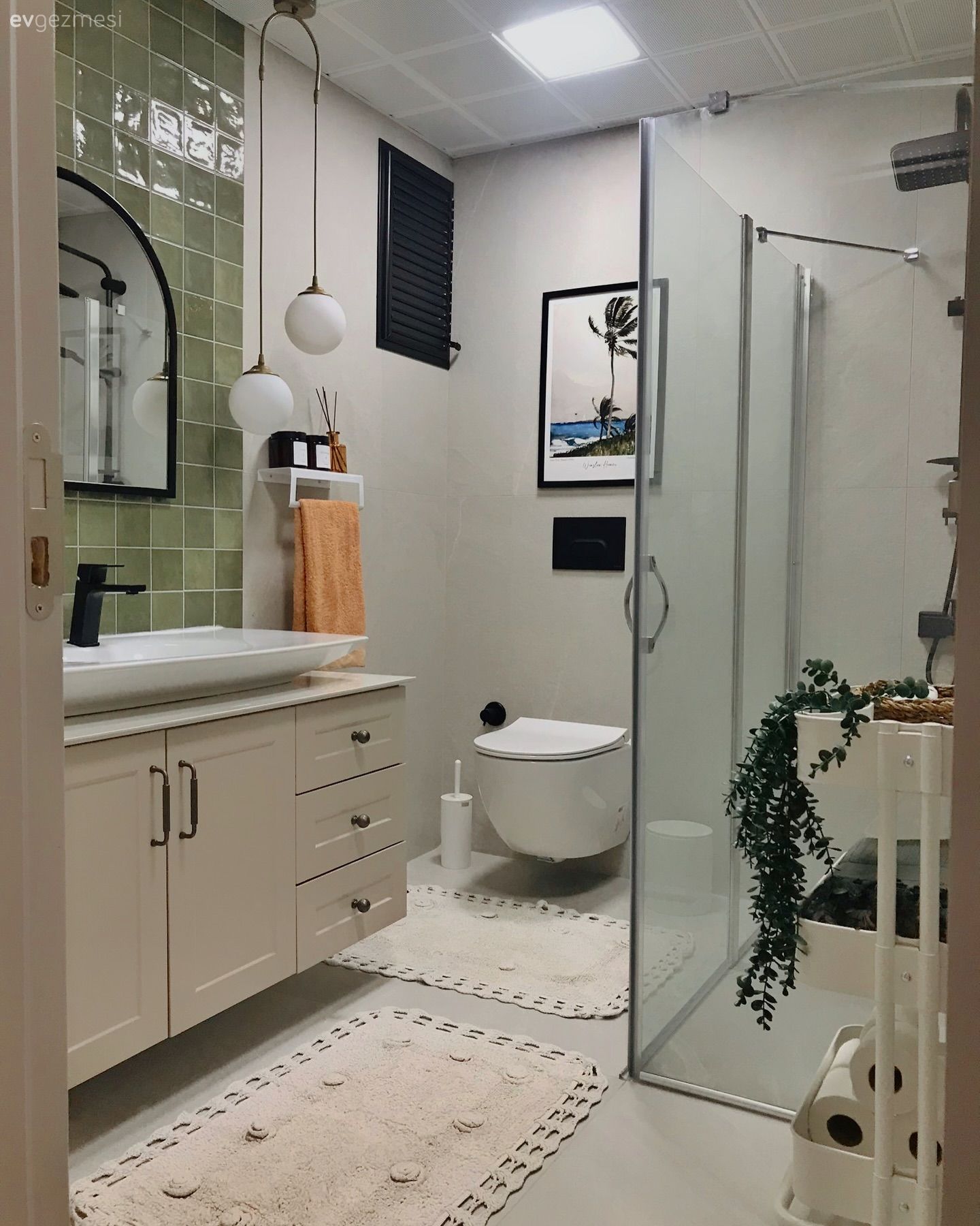 Banyo, Modern banyo, Krem, Bej, Beyaz, Yeşil, Banyo dolabı, Banyo seramikleri, Banyo aynası, Banyo aksesuarları, Banyo aydınlatması, Duşakabin, Tablo, Duvar dekorasyonu, Banyo paspası