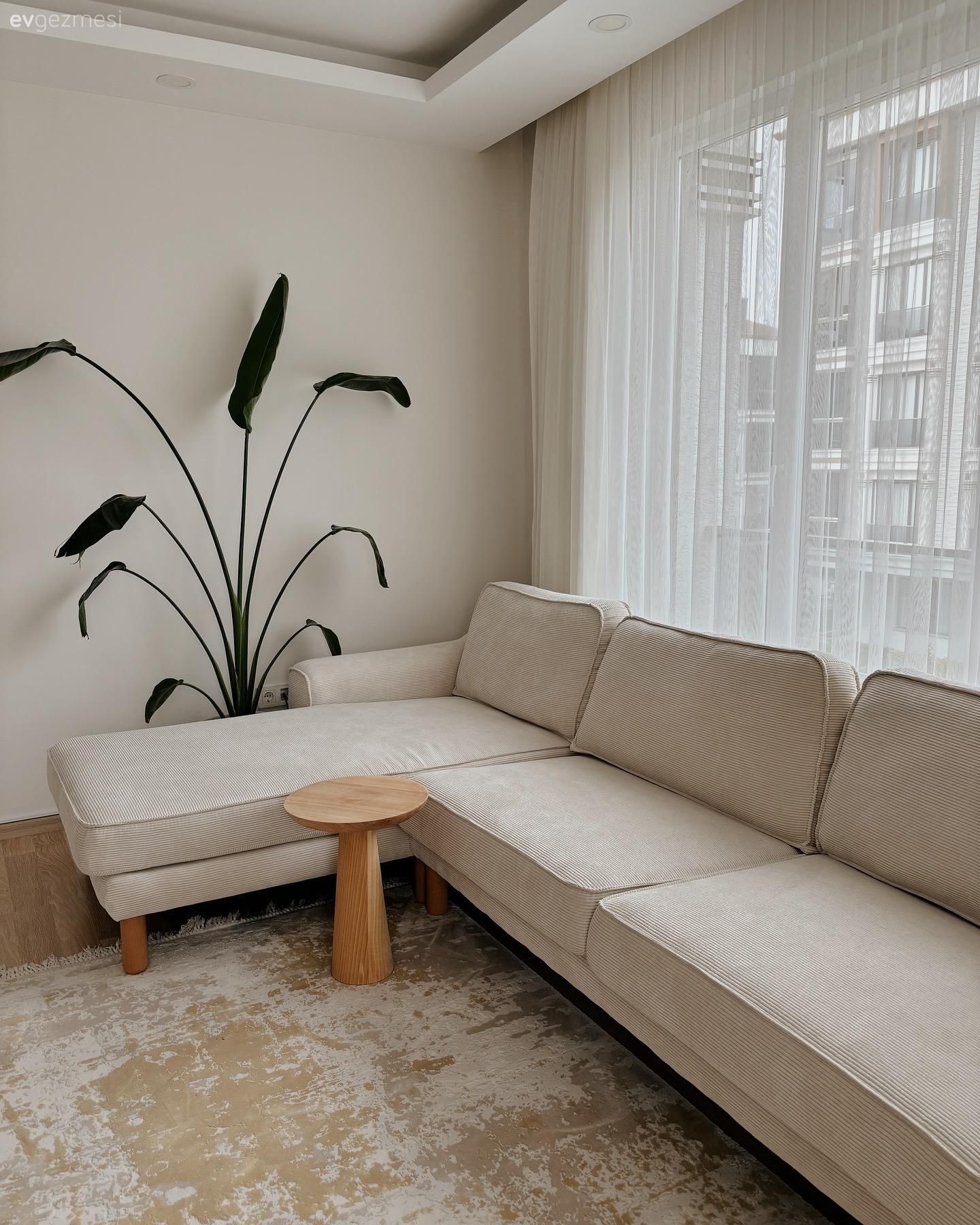 Bu İstanbul Evinde Rahatlığın Sembolü Köşe Koltuk