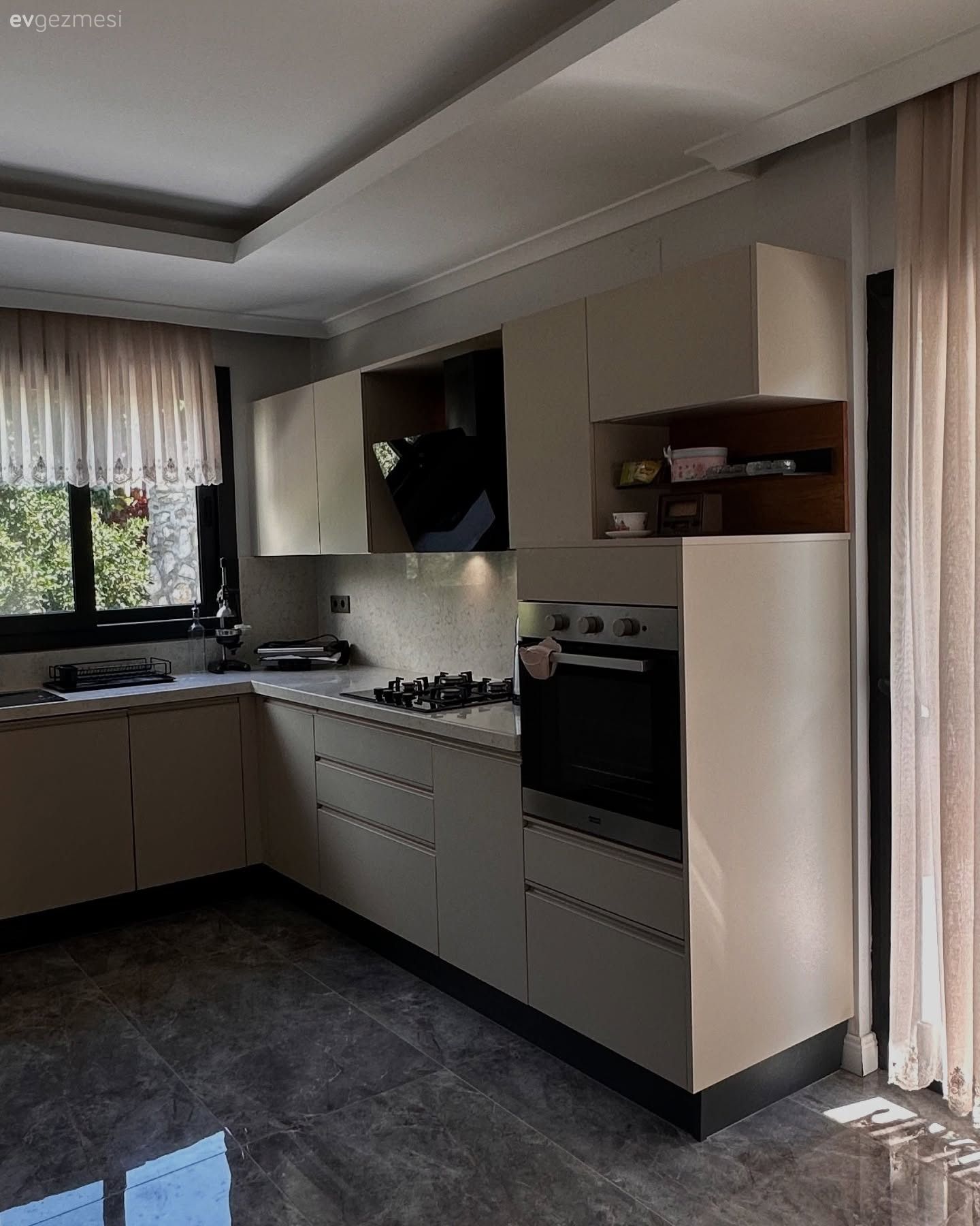 Açık Konsept Bu Mutfağın Modern Tarzına Country Detaylar Karışmış