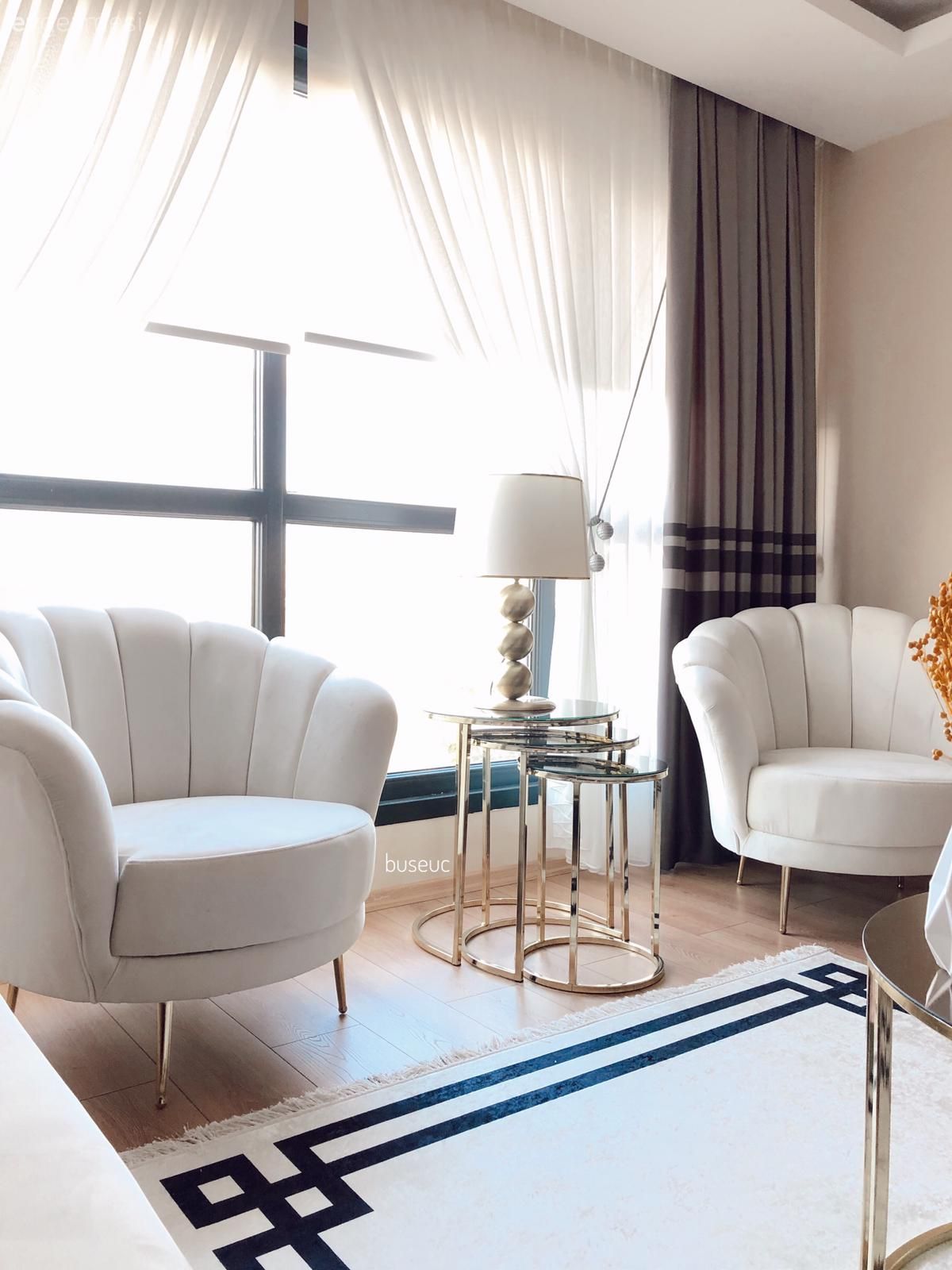 Modern, Art deko, Gri, Beyaz, Siyah, Fon perde, Perde, Tül perde, Berjer, Yan sehpa, Sehpa, Metal ayaklı sehpa, Abajur, Aydınlatma, Halı, Salon halısı, Çizgili desen, Desenler