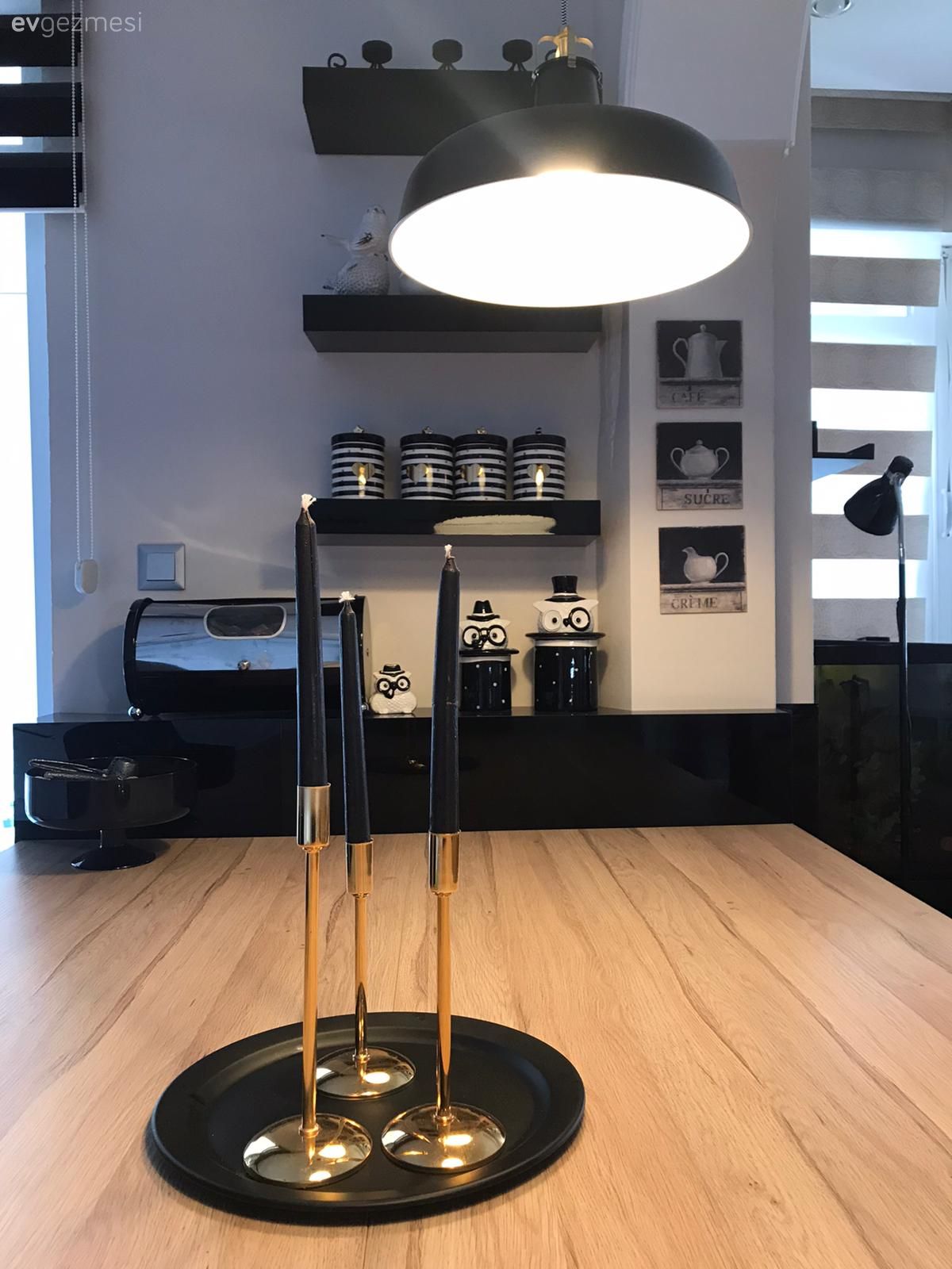 Mutfak rafı, Mutfak, Siyah, Beyaz, Mutfak Avize Modelleri, Sarkıt, Aydınlatma, Mutfak masası, Ahşap masa, Şamdan, Ev Aksesuar, Siyah- Beyaz