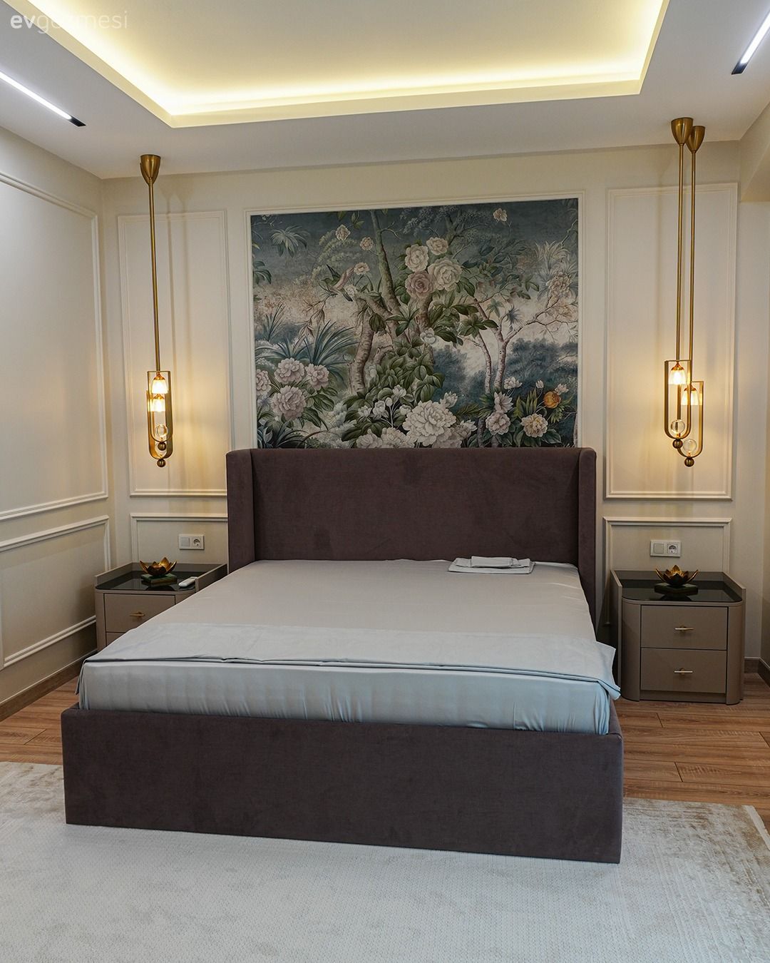 Yatak Odası, Vizon, Duvar kağıdı, Duvar dekorasyonu, Duvar çıtalama, Sarkıt, Aydınlatma, Komodin, Halı, Yatak odası halısı, Led aydınlatma