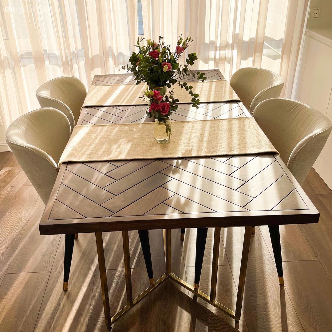 Yemek Odası, Yemek masası, Ahşap masa, Sandalye, Çiçekler, Tül perde, Perde, Parke