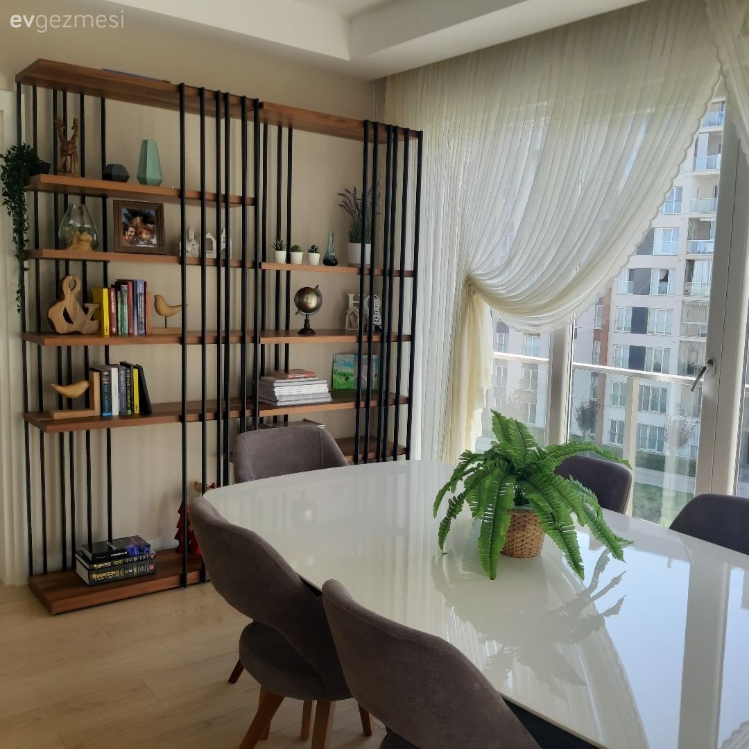 Yemek Odası, Beyaz, Gri, Kahverengi, Siyah, Yemek masası, Ev bitkisi, Tül perde, Perde, Dekoratif Objeler