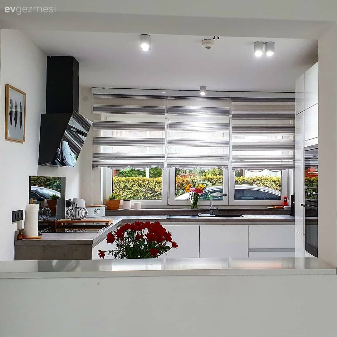 Mutfak, Beyaz, Siyah, Modern mutfak, Zebra Perde, Perde, Mutfak perdesi, Ankastre, Mutfak aksesuarları